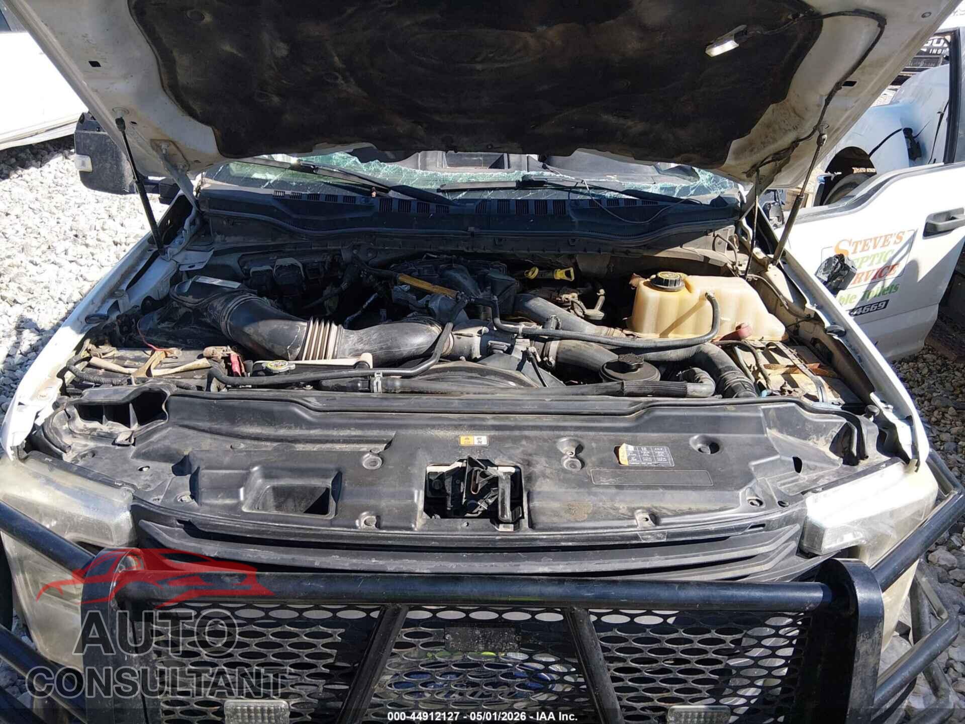 FORD F-550 CHASSIS 2017 - 1FD0W5HT2HEE04681