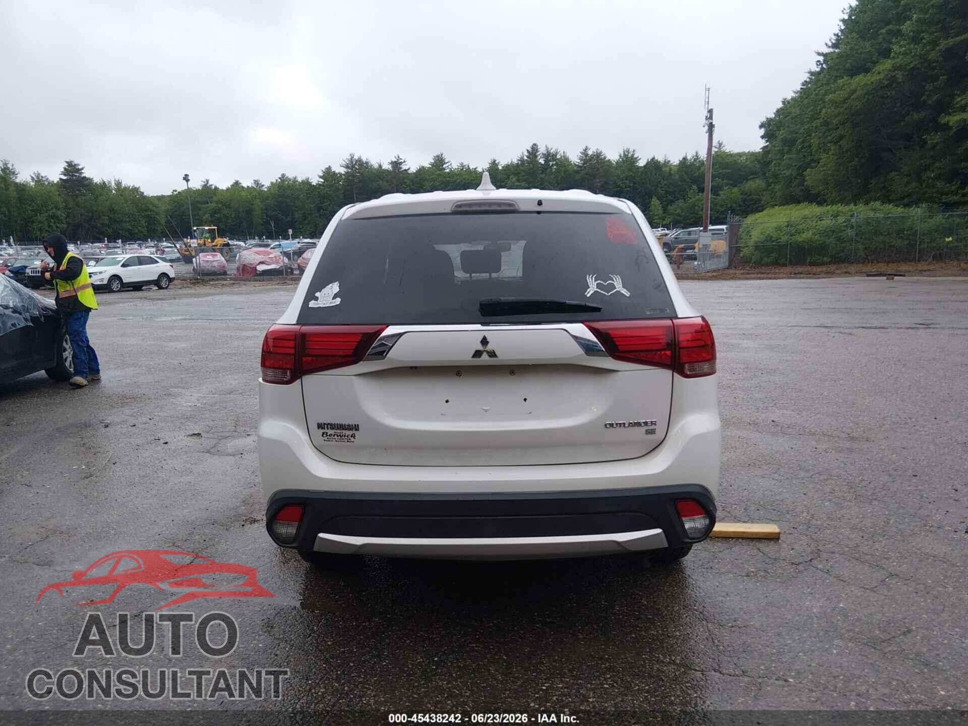 MITSUBISHI OUTLANDER 2017 - JA4AZ3A33HZ058917