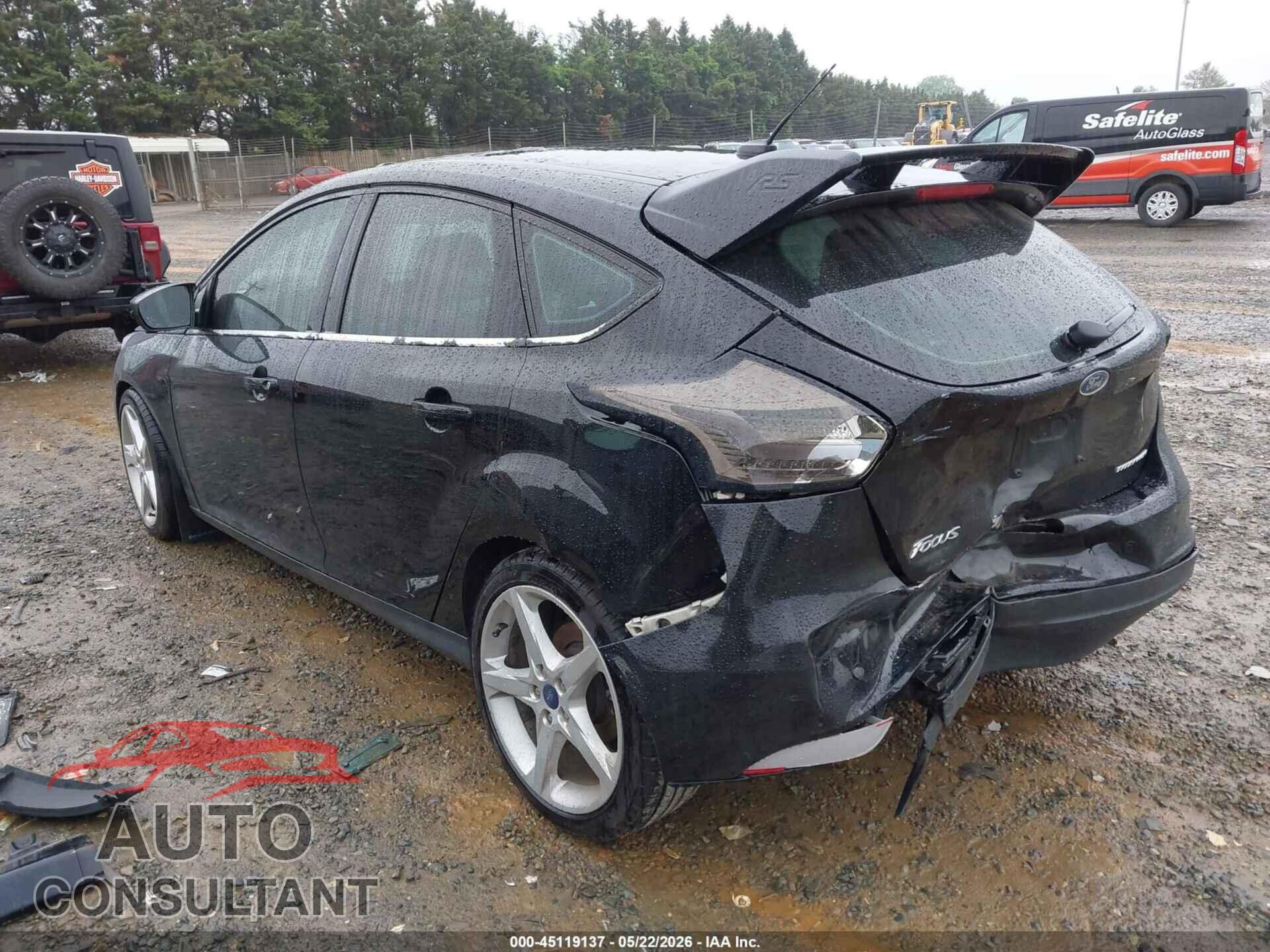 FORD FOCUS 2018 - 1FADP3N25JL332675