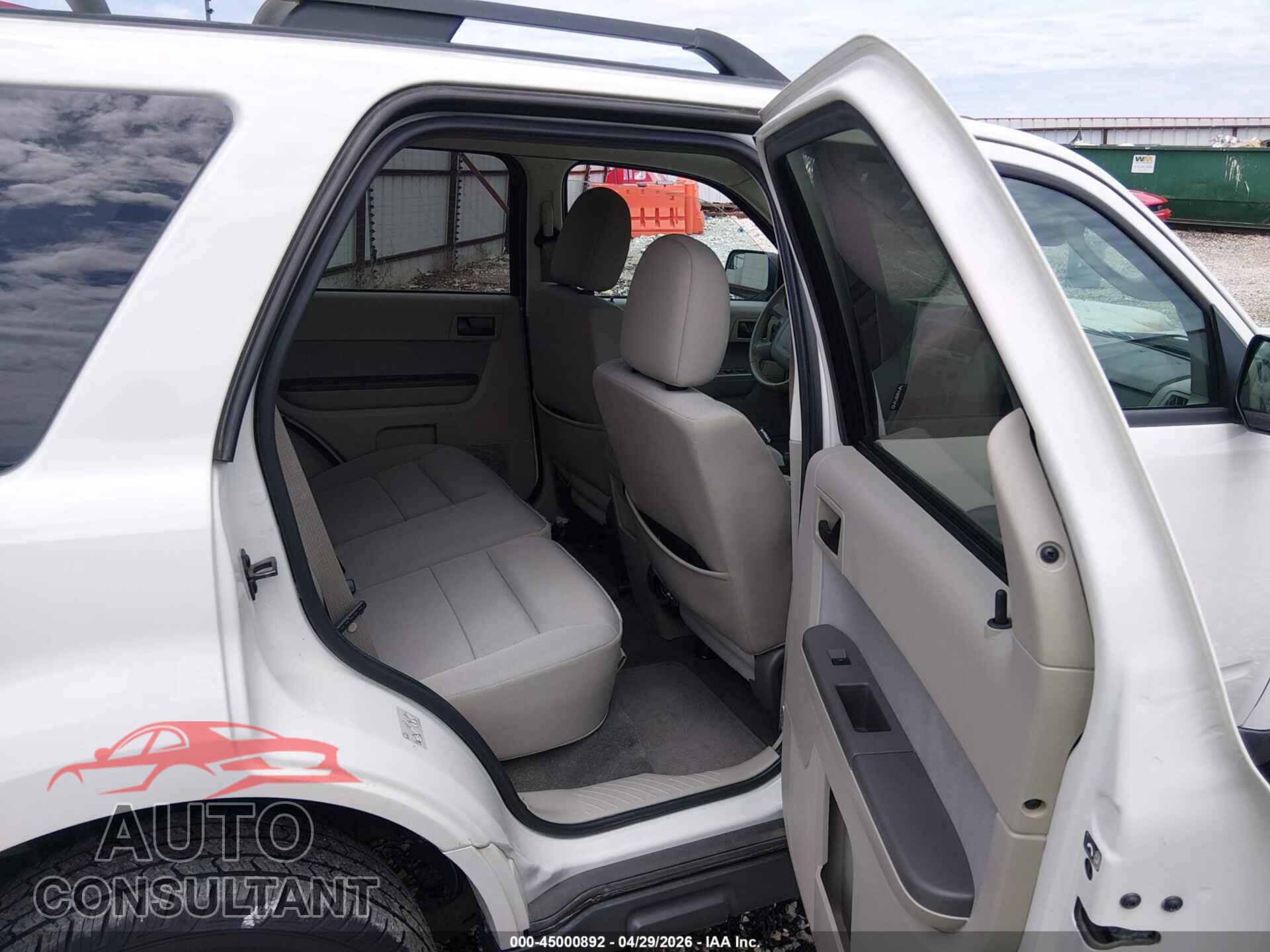 FORD ESCAPE 2011 - 1FMCU0D74BKC25596