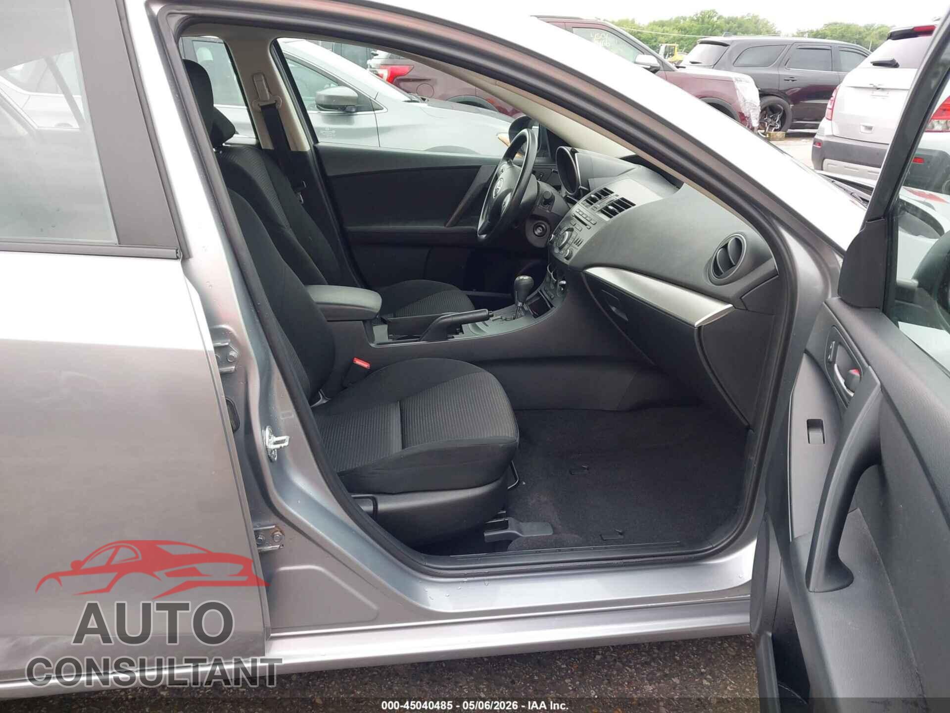 MAZDA MAZDA3 2013 - JM1BL1U70D1799727