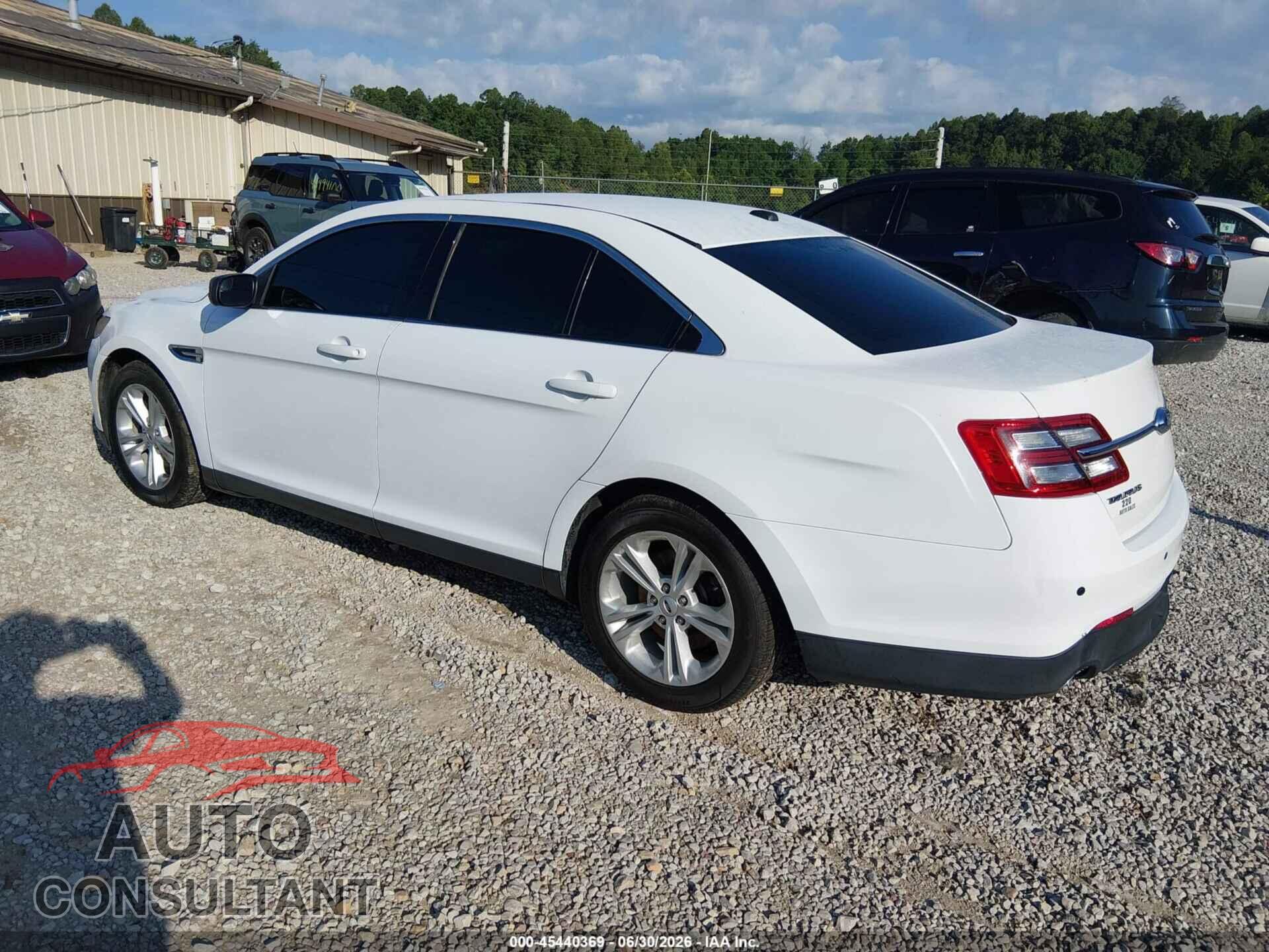 FORD TAURUS 2017 - 1FAHP2D80HG122859