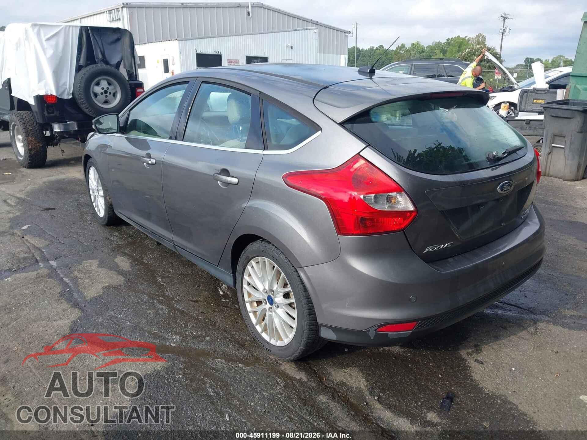 FORD FOCUS 2012 - 1FAHP3M26CL381048