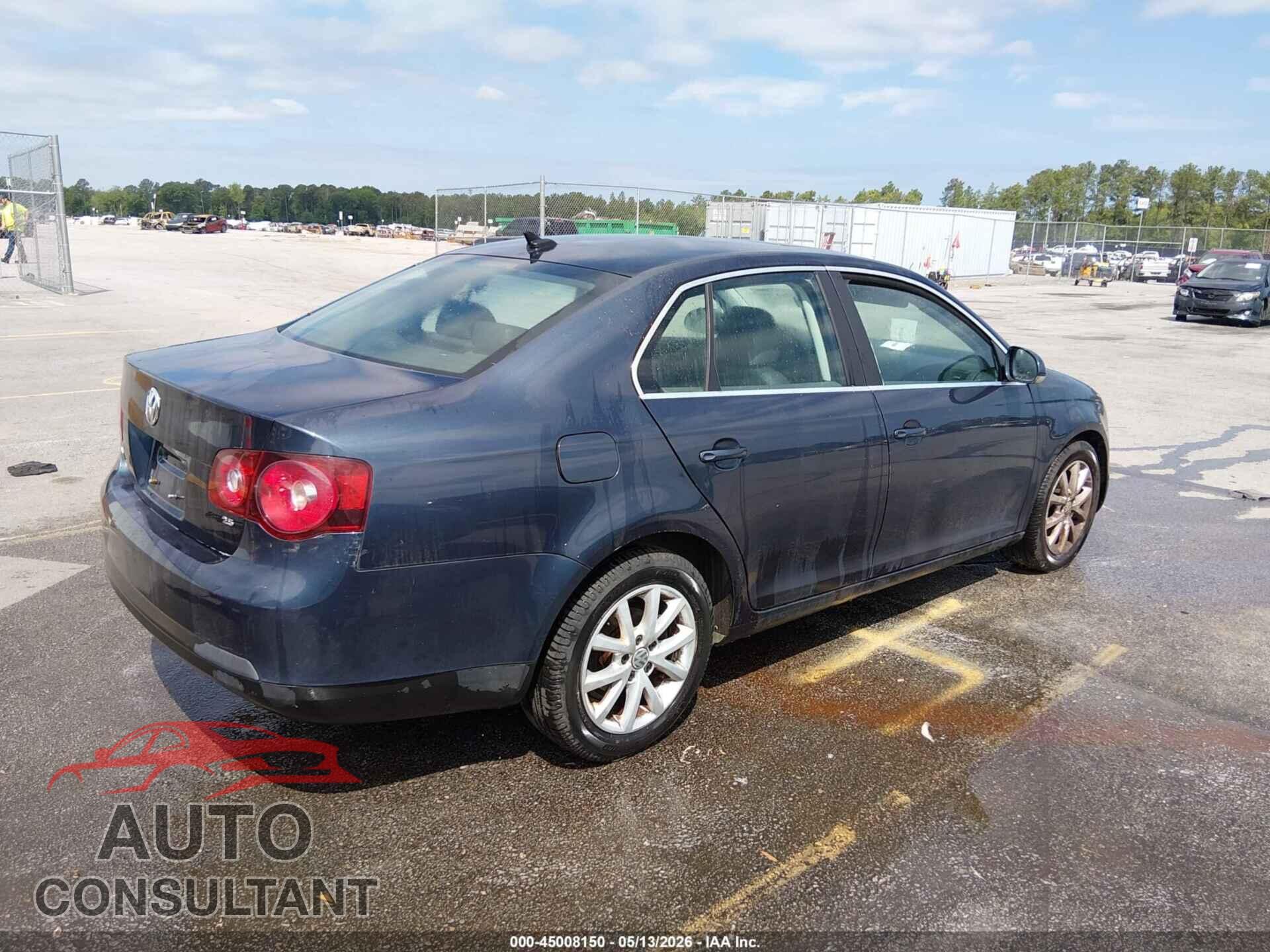 VOLKSWAGEN JETTA 2010 - 3VWRZ7AJ2AM032425
