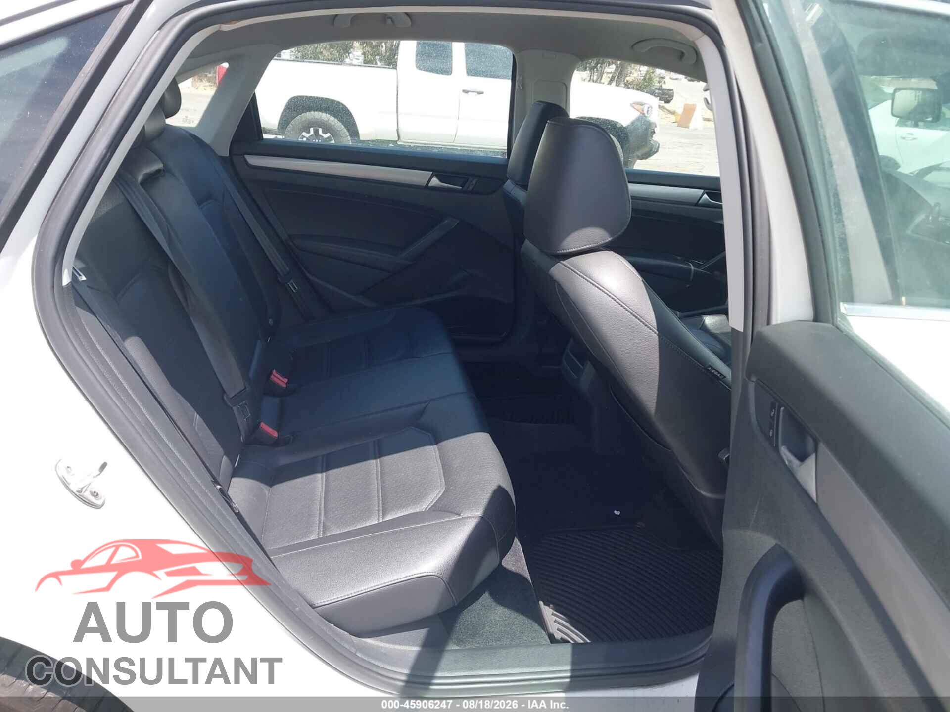 VOLKSWAGEN PASSAT 2015 - 1VWAT7A36FC109676