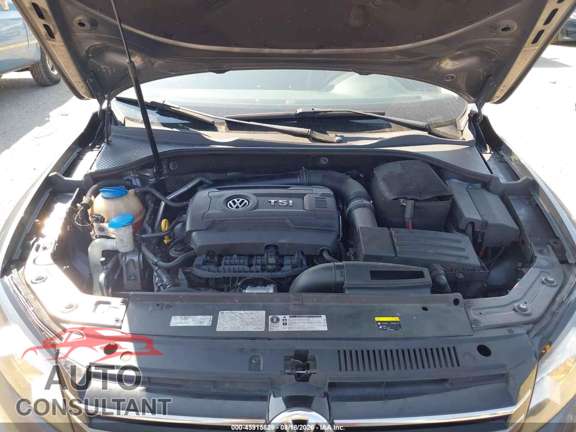 VOLKSWAGEN PASSAT 2015 - 1VWAT7A34FC018356