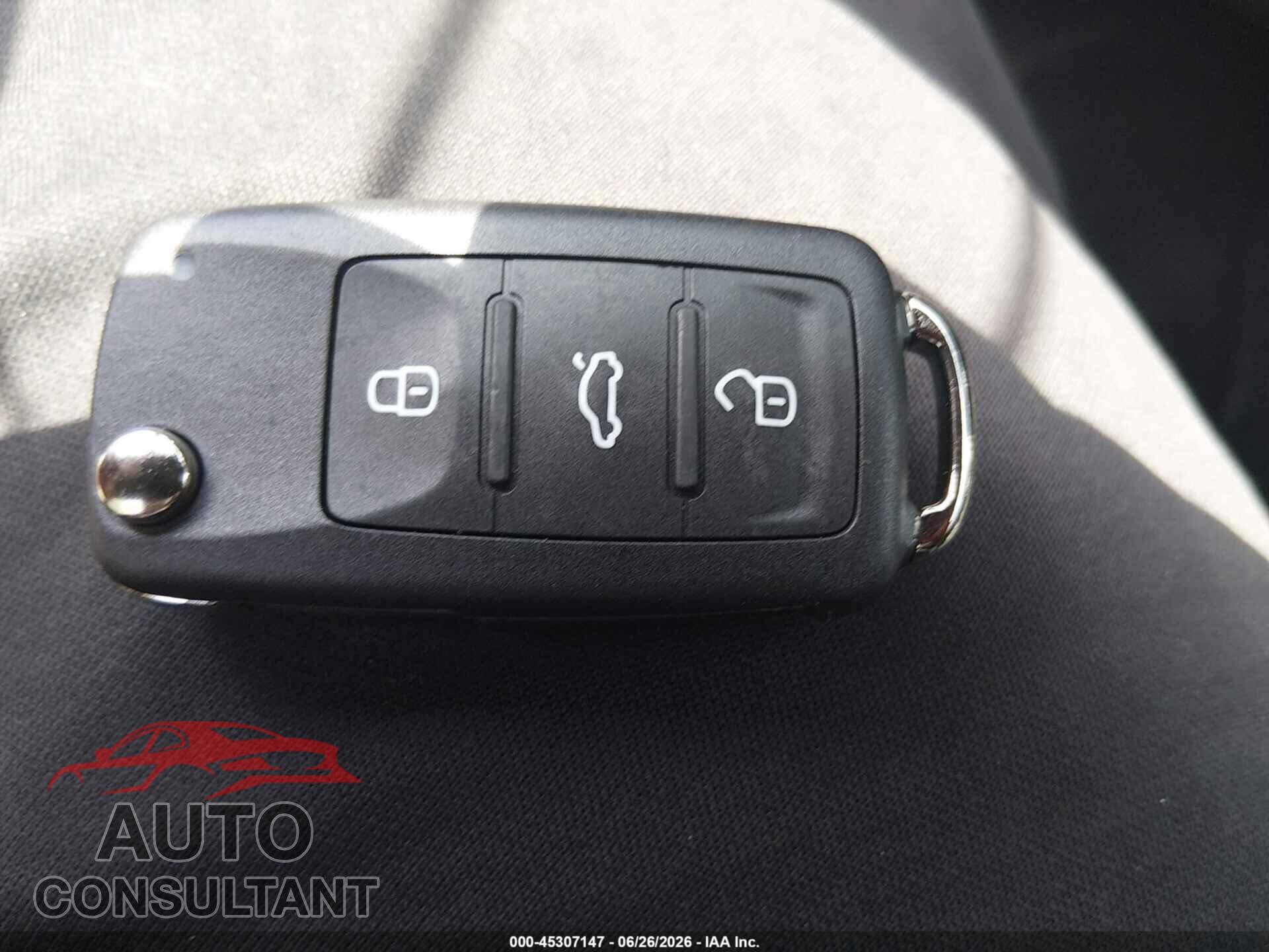 VOLKSWAGEN PASSAT 2018 - 1VWBA7A36JC020239