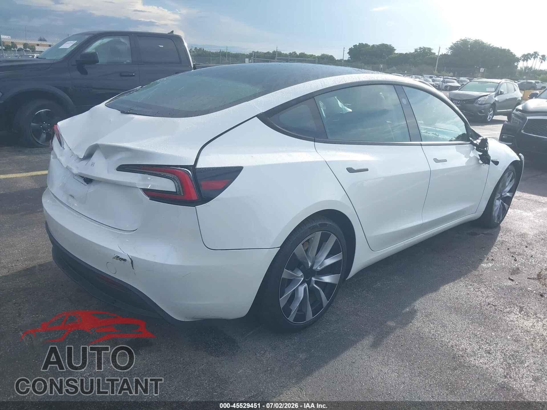 TESLA MODEL 3 2024 - 5YJ3E1EA4RF762431