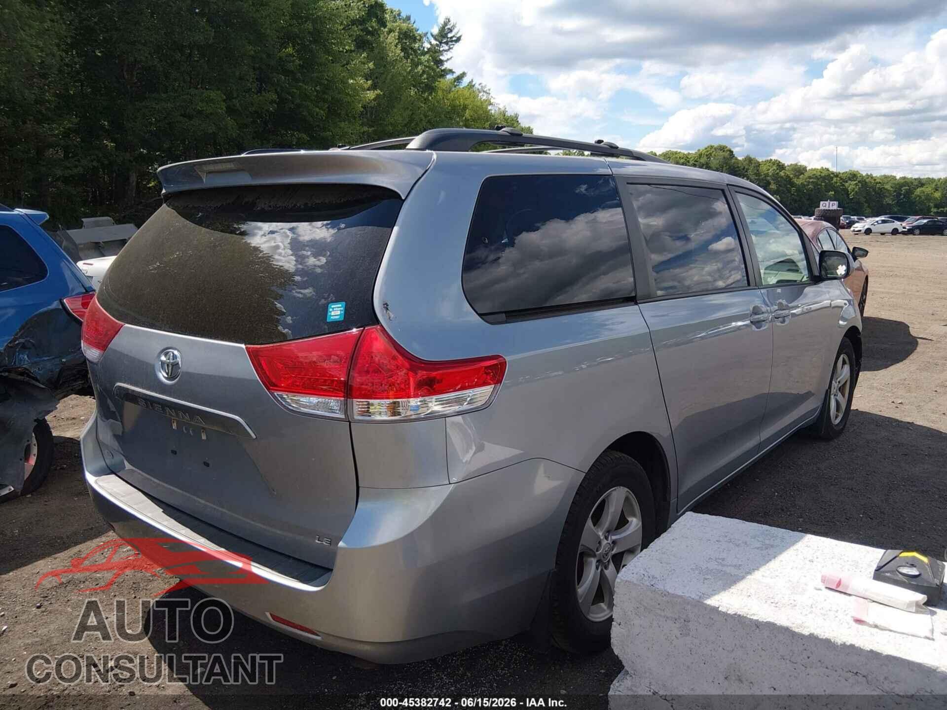 TOYOTA SIENNA 2011 - 5TDKK3DC6BS171019