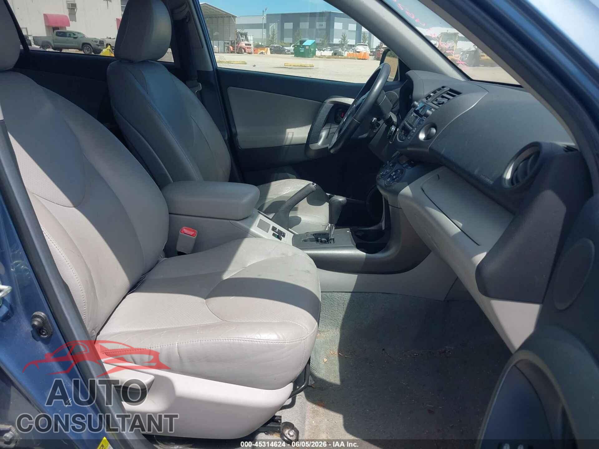 TOYOTA RAV4 2011 - 2T3DF4DV8BW153592