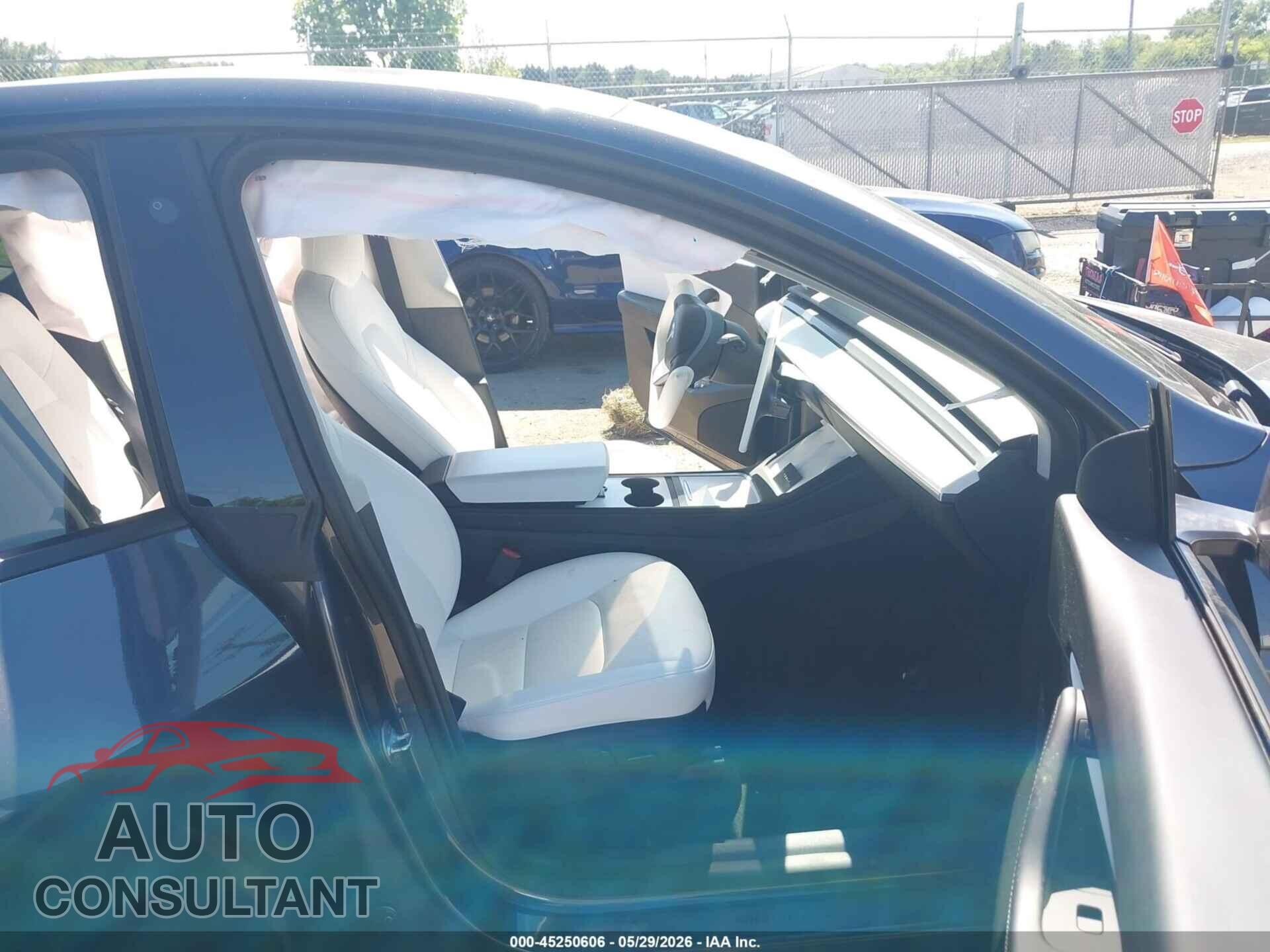 TESLA MODEL Y 2021 - 5YJYGDEF7MF302511