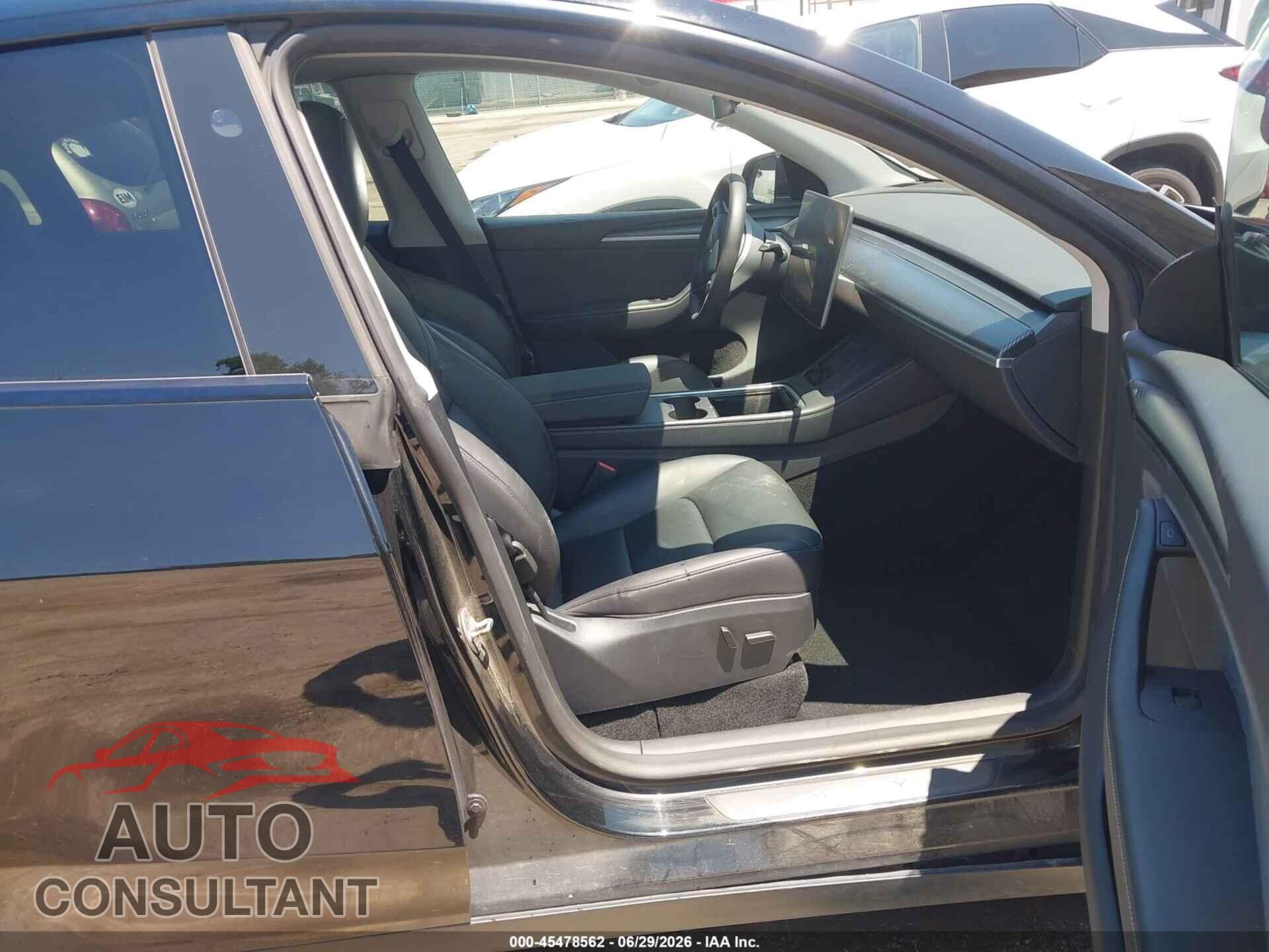 TESLA MODEL Y 2024 - 7SAYGDEE0RA214902
