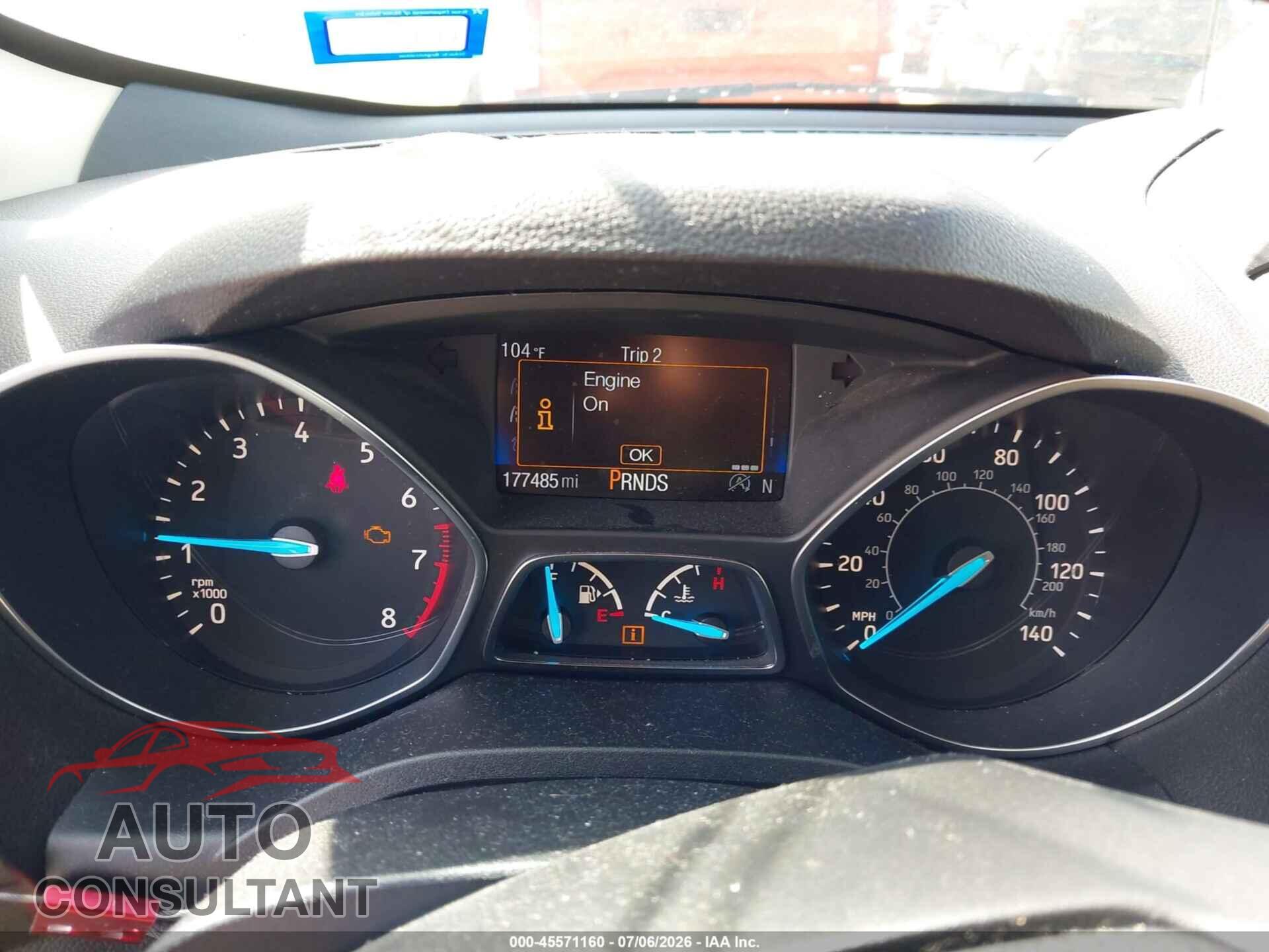 FORD ESCAPE 2017 - 1FMCU0GD5HUD19629