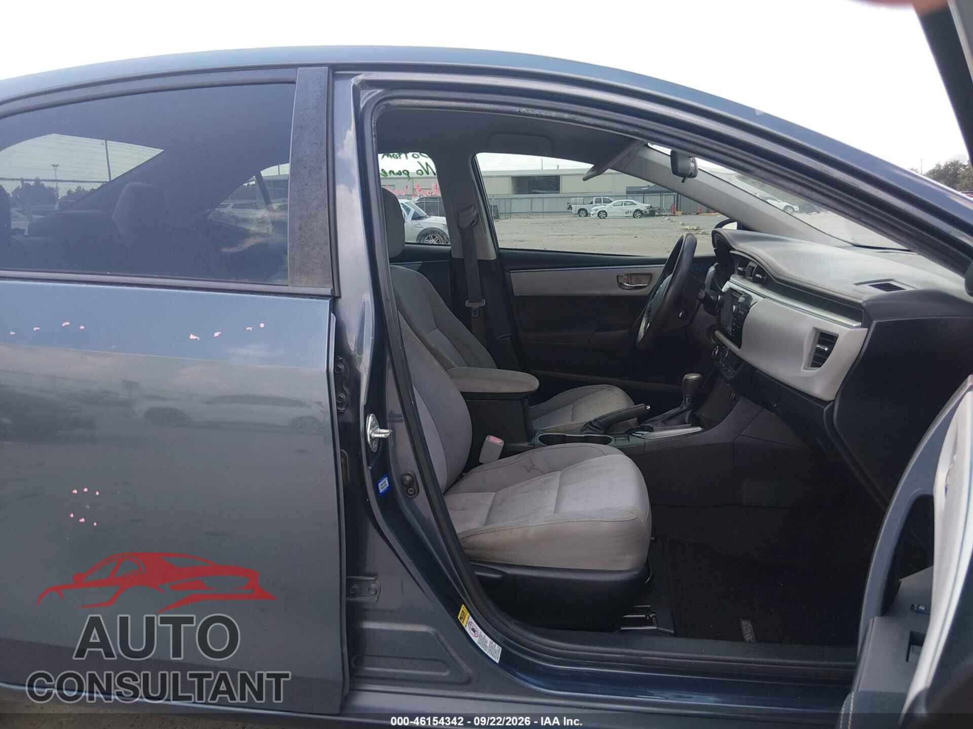 TOYOTA COROLLA 2015 - 5YFBURHE7FP270052
