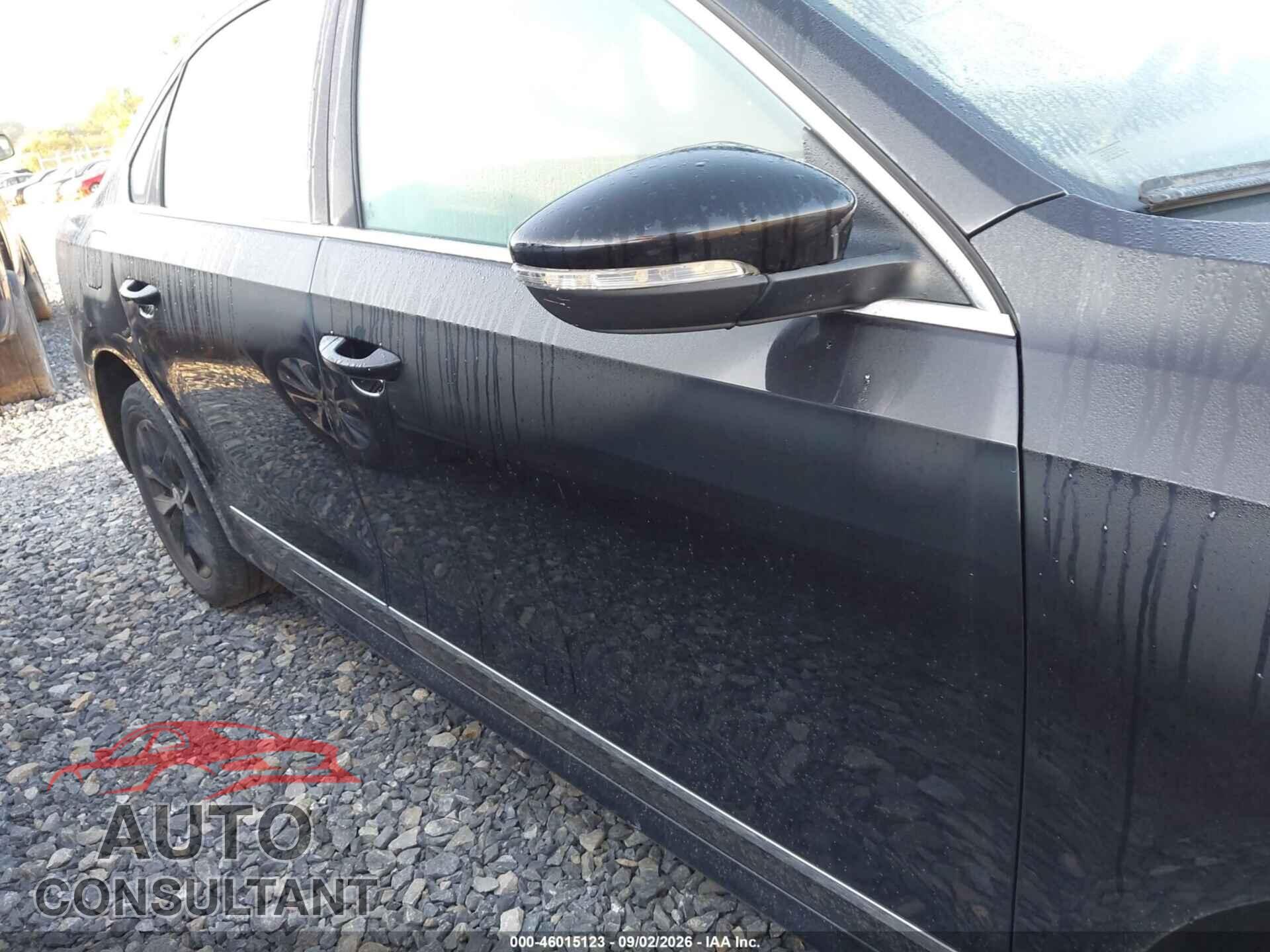 VOLKSWAGEN PASSAT 2017 - 1VWAT7A36HC023416