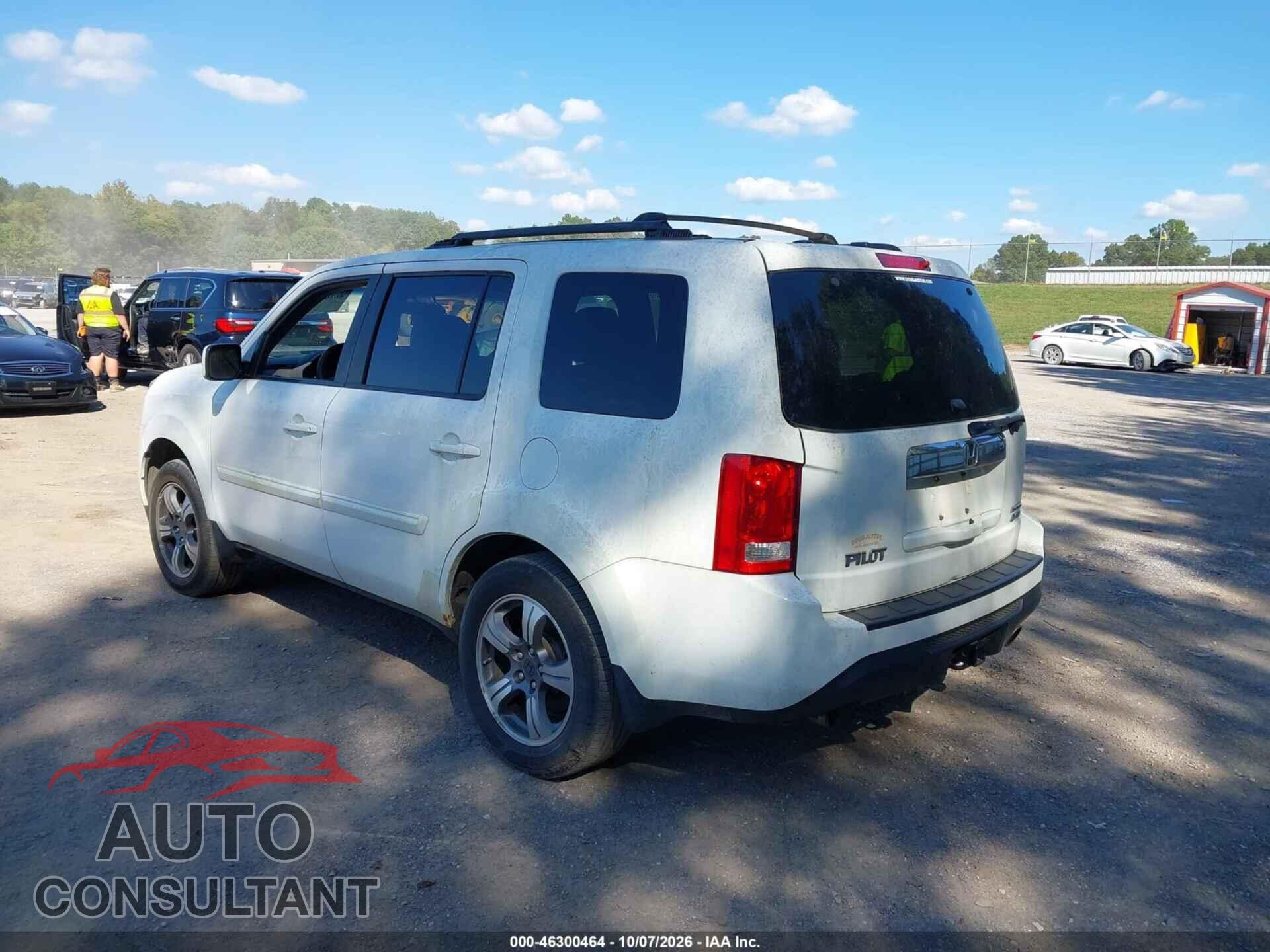 HONDA PILOT 2015 - 5FNYF4H33FB048805