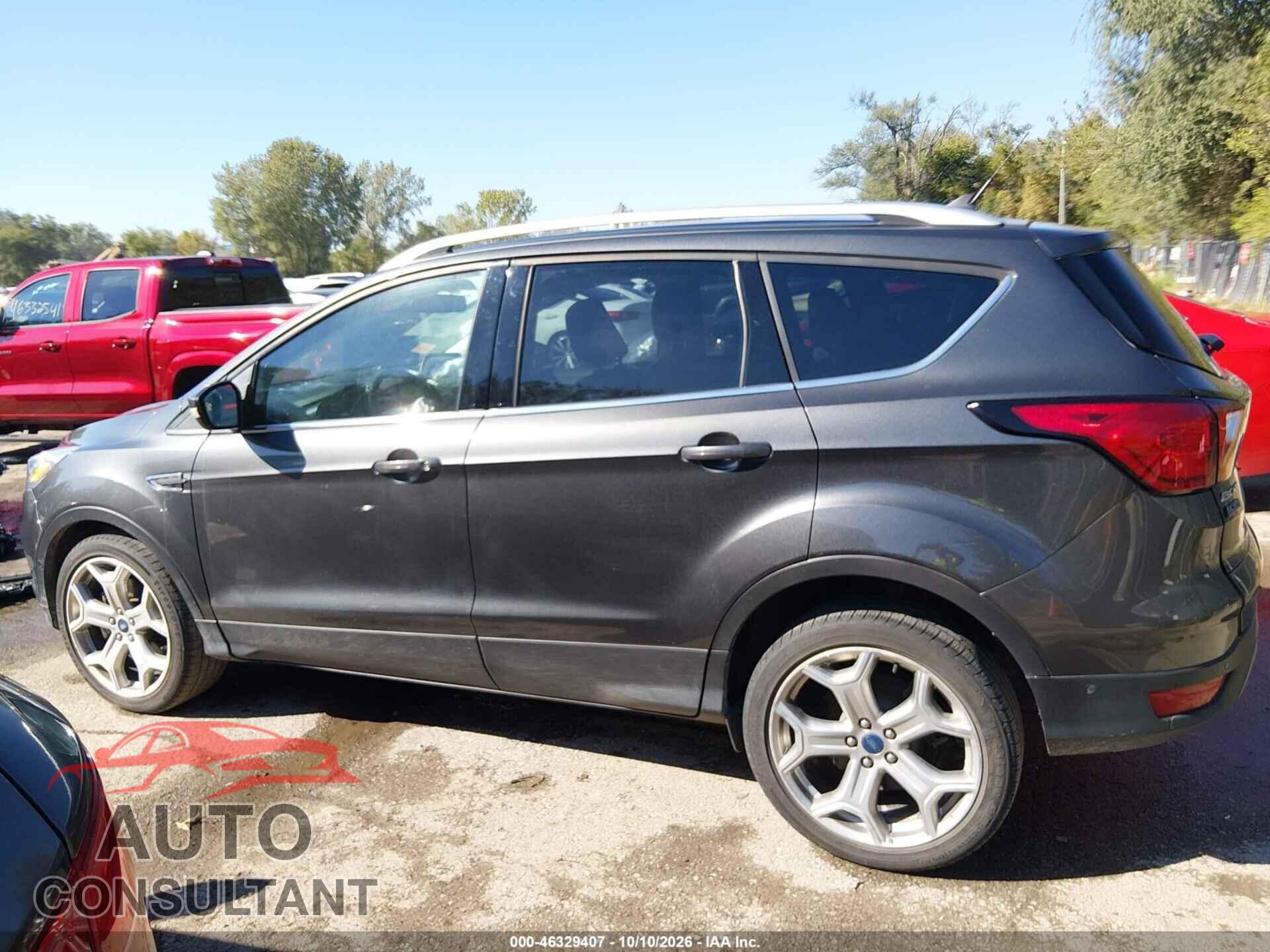 FORD ESCAPE 2019 - 1FMCU0J95KUC24113