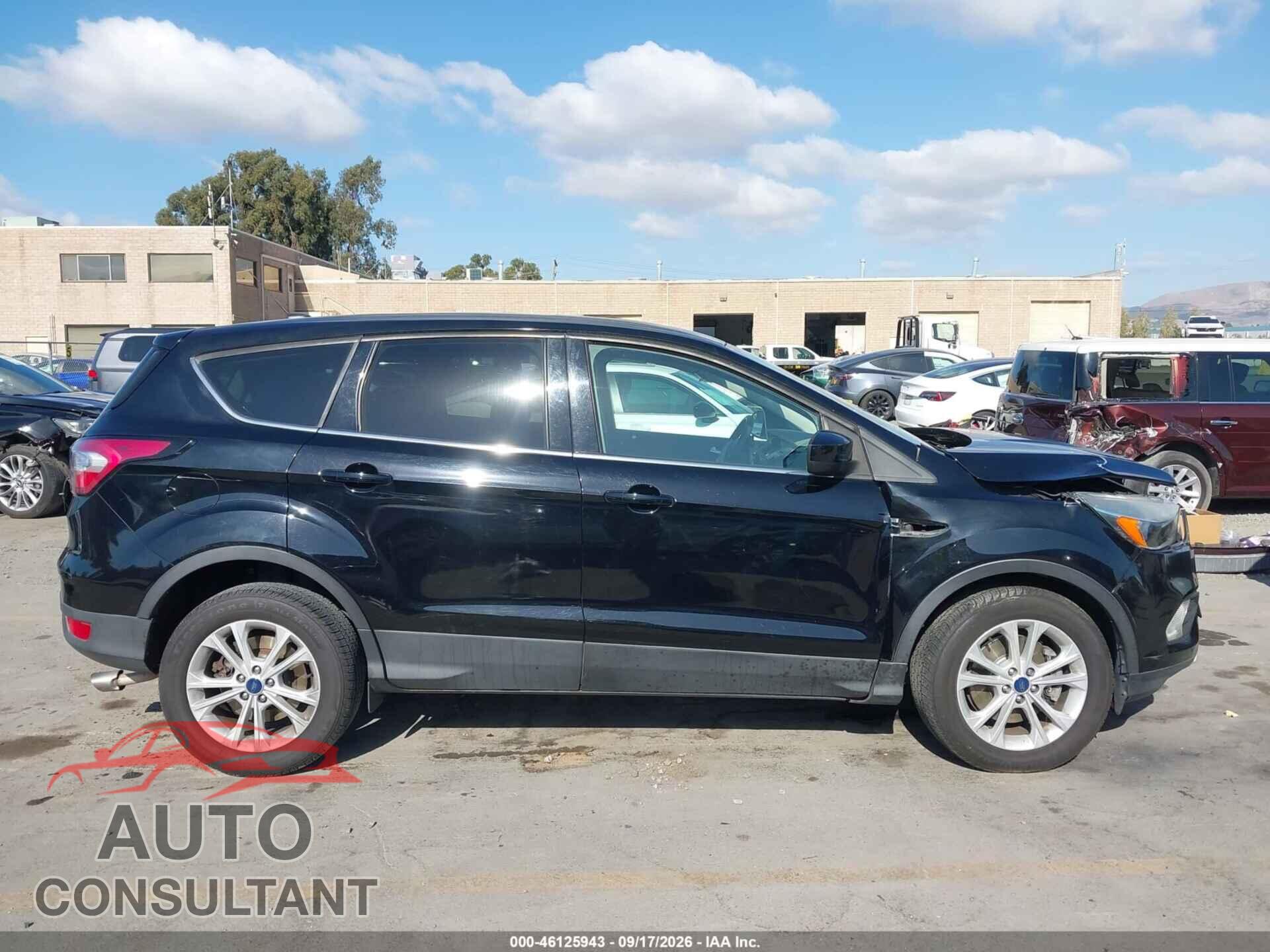 FORD ESCAPE 2017 - 1FMCU0G92HUC96810