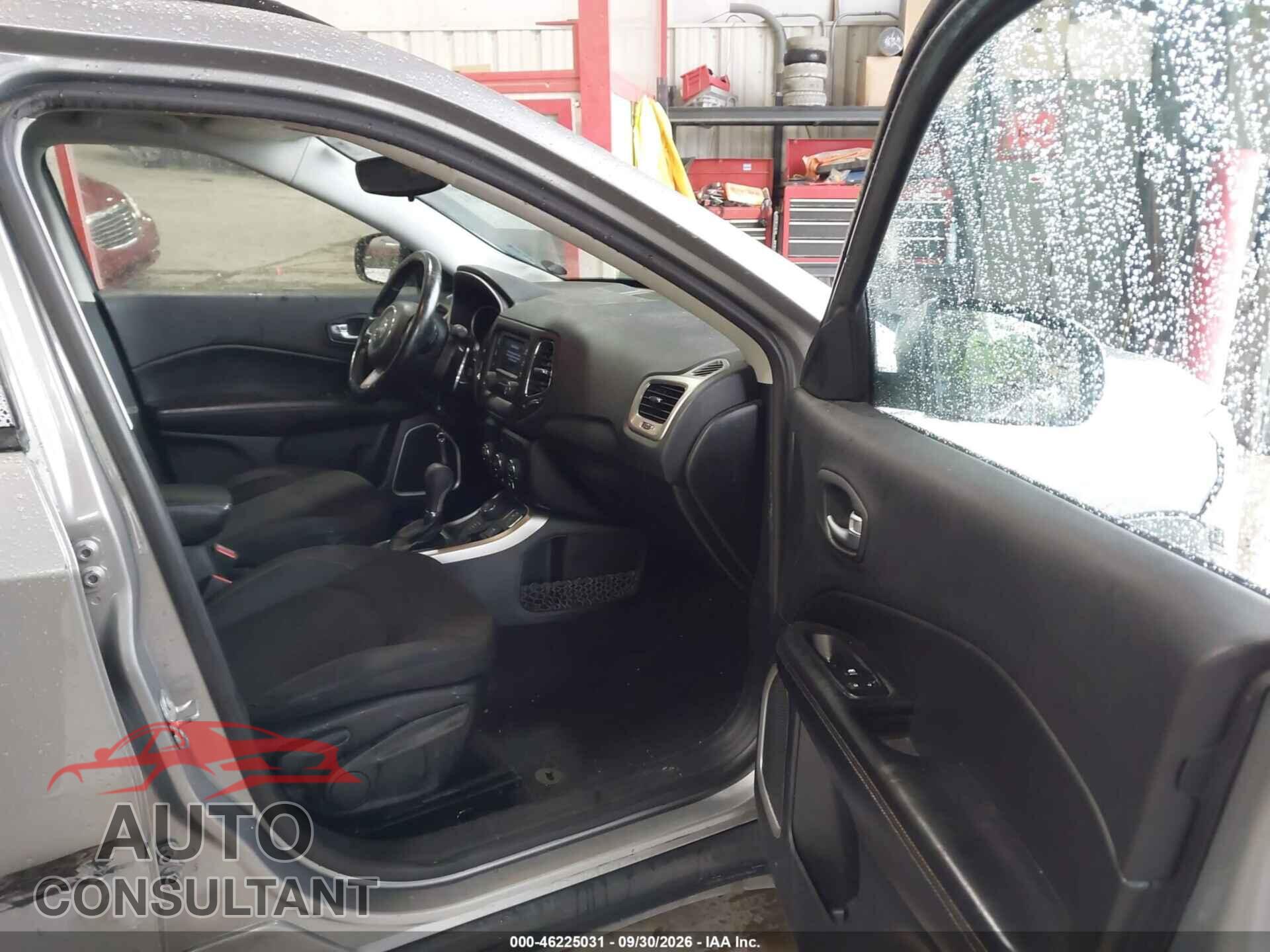JEEP COMPASS 2018 - 3C4NJDAB8JT101057