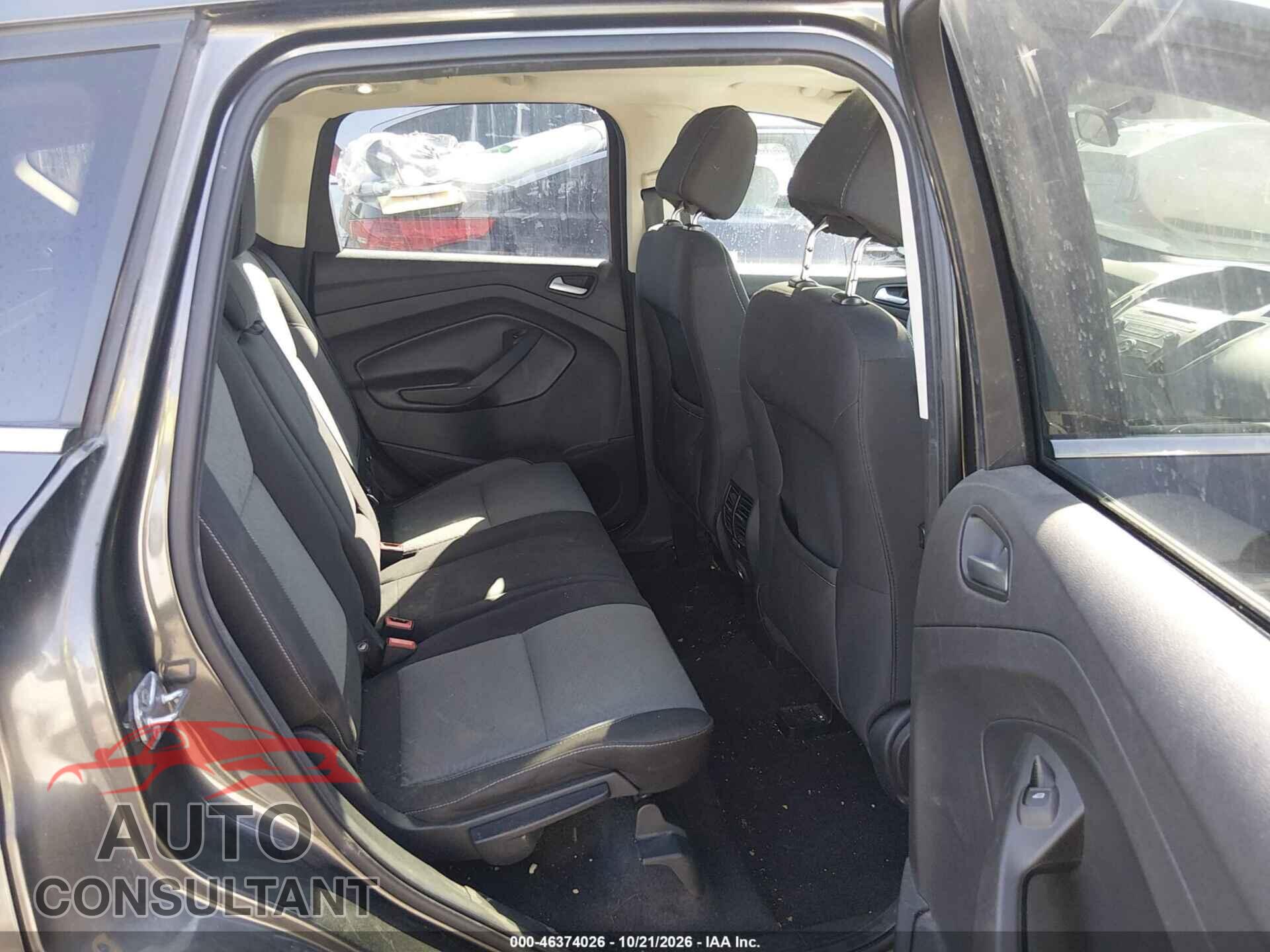 FORD ESCAPE 2017 - 1FMCU0G96HUB87556
