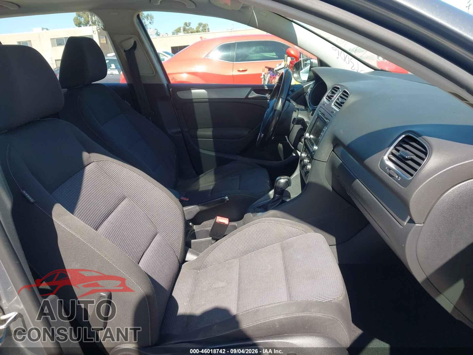 VOLKSWAGEN GOLF 2014 - WVWDB7AJ3EW000977