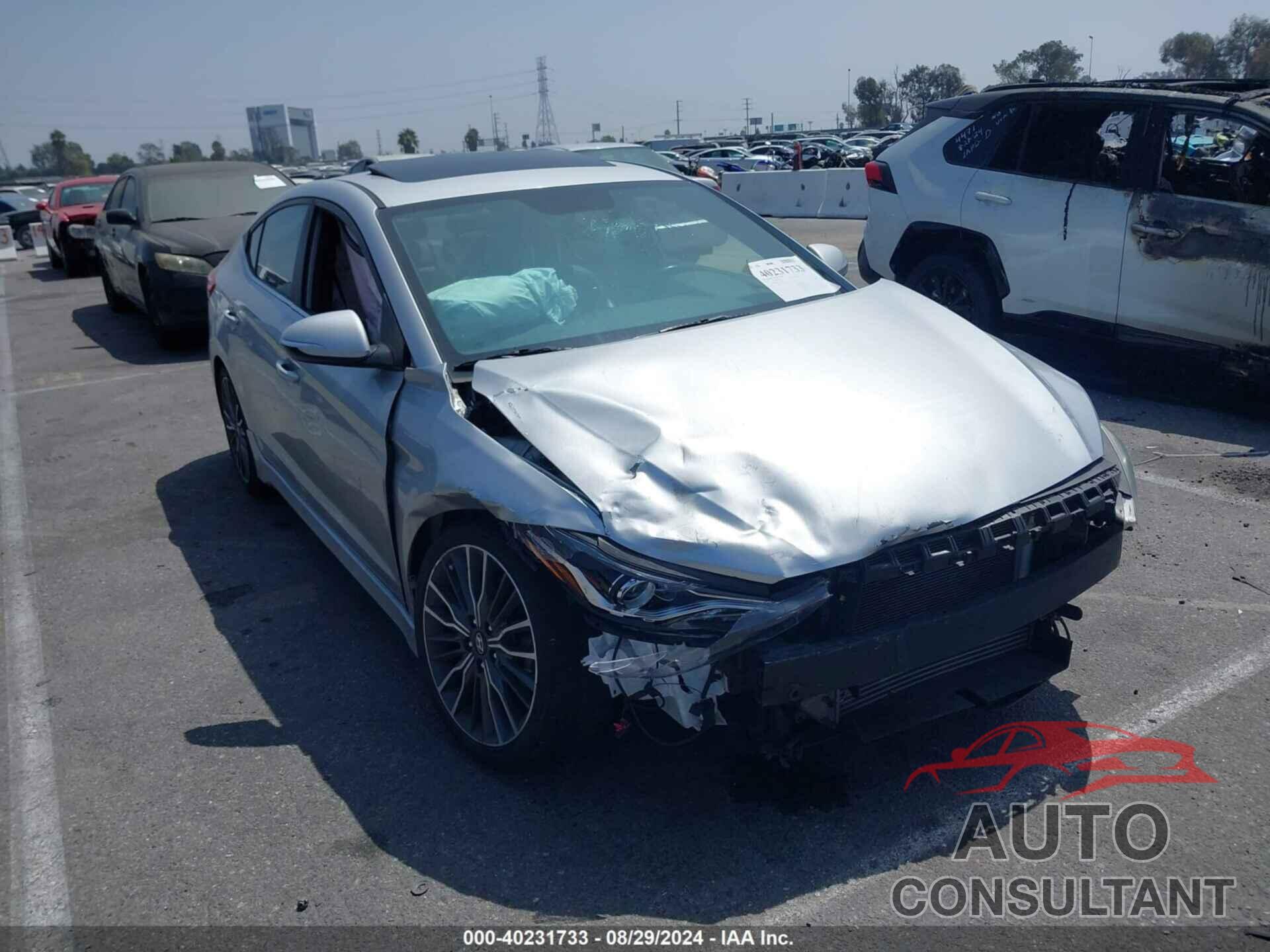 HYUNDAI ELANTRA 2018 - KMHD04LB5JU703606