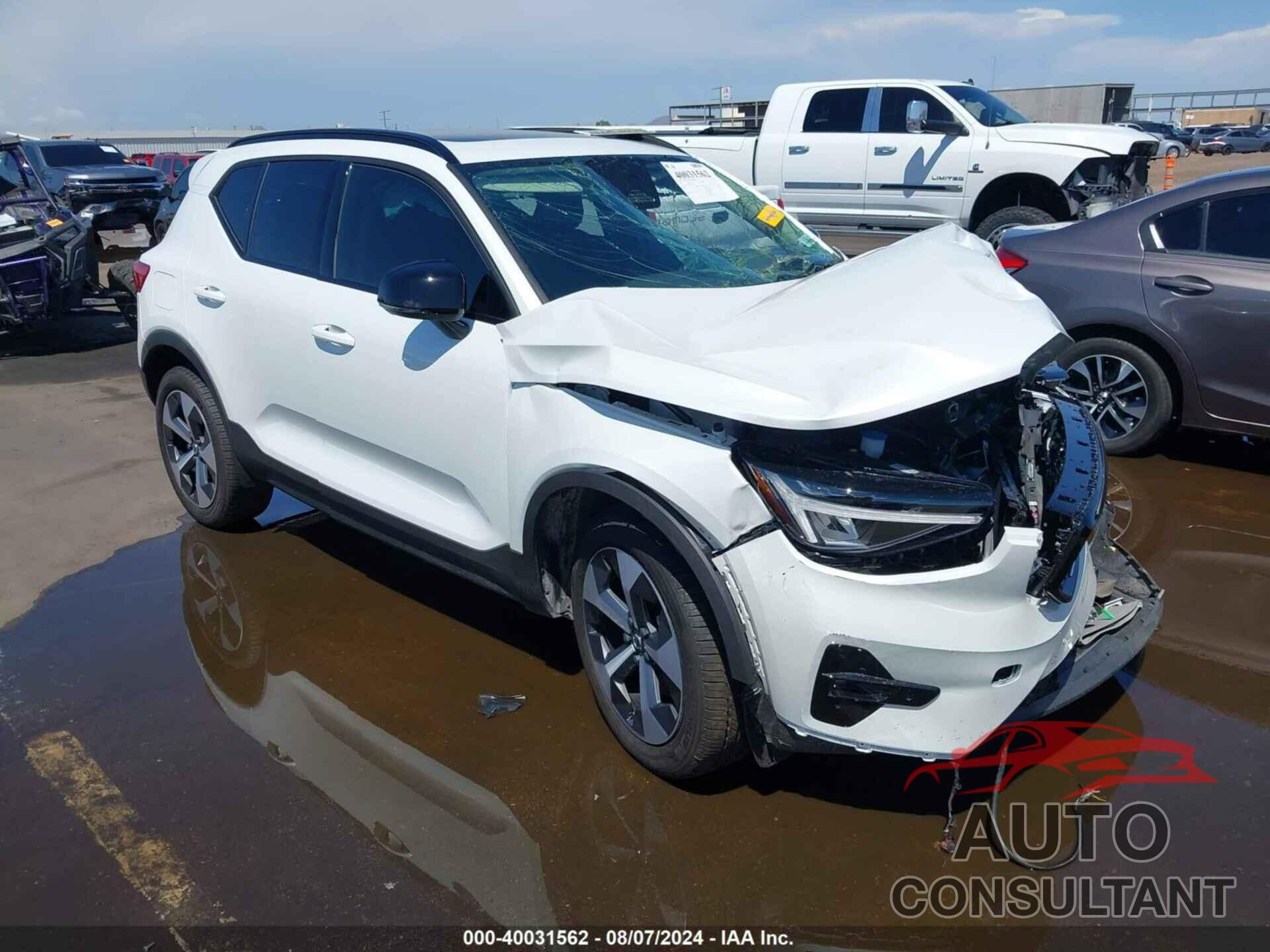 VOLVO XC40 2023 - YV4K92HW9P2076394