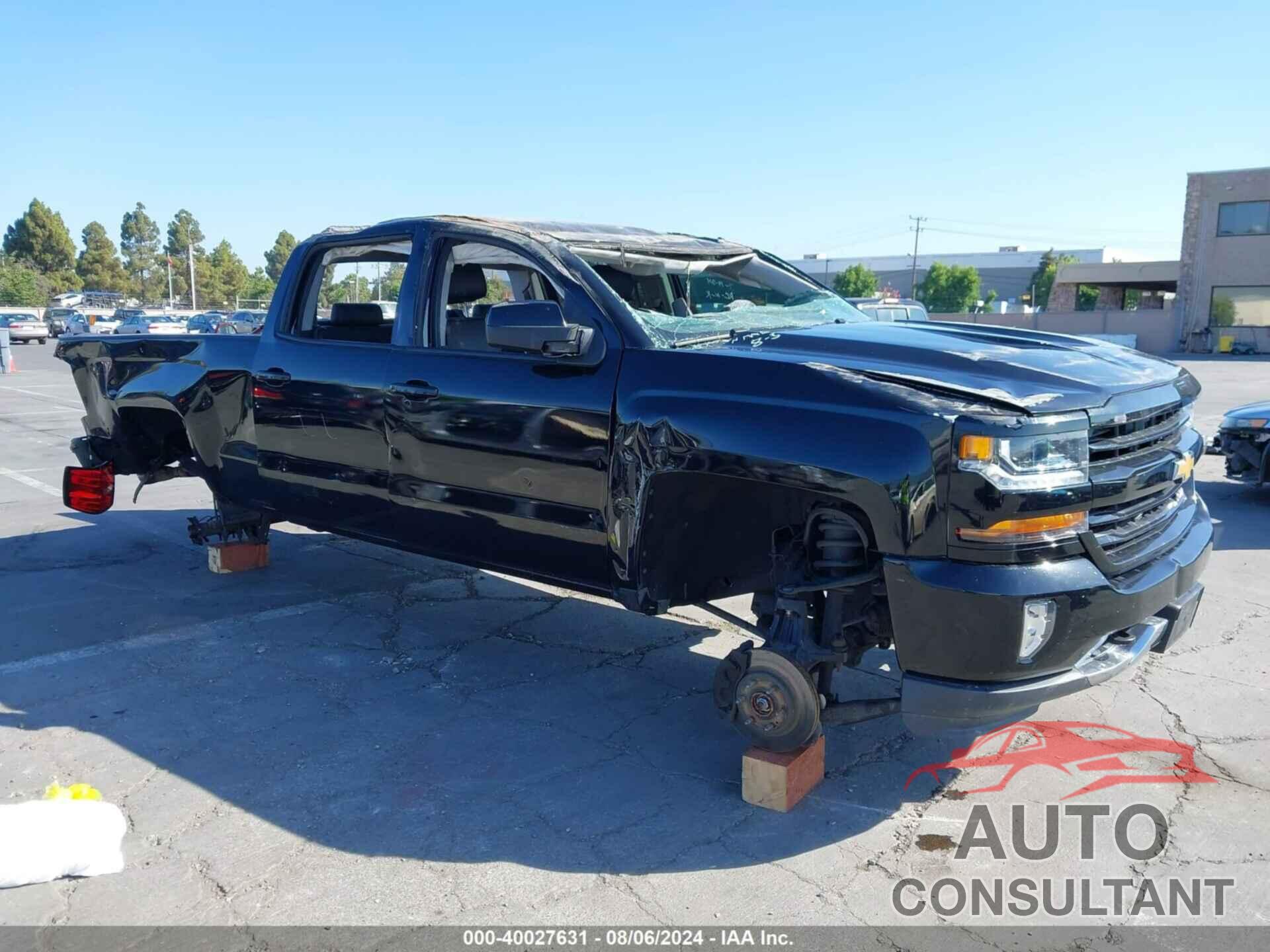 CHEVROLET SILVERADO 1500 2018 - 1GCUKREC9JF136399