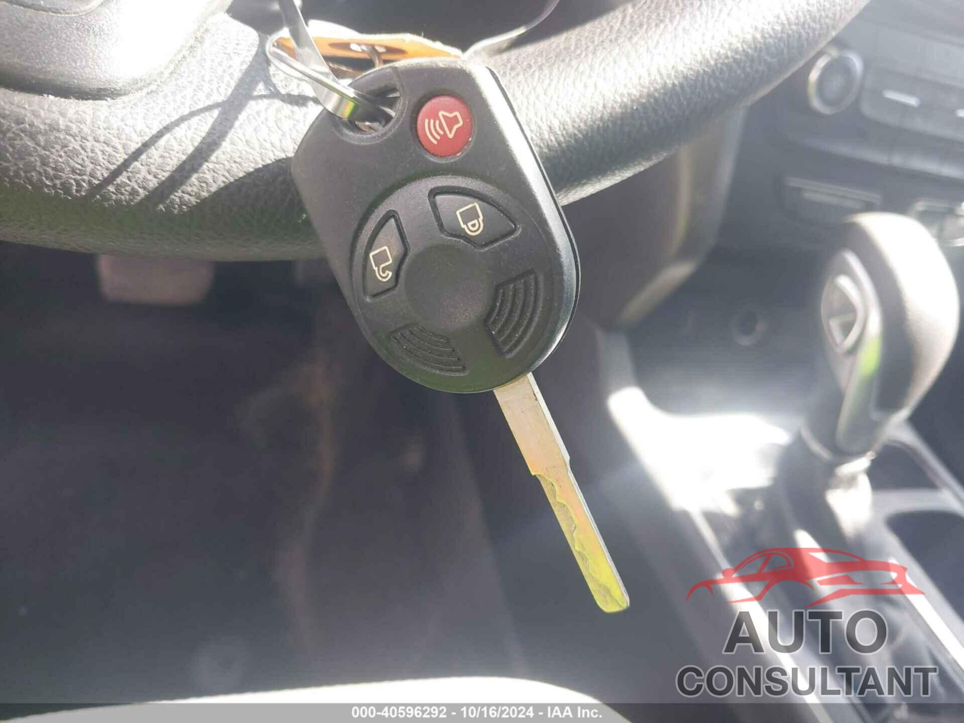 FORD ESCAPE 2018 - 1FMCU0F77JUA54861