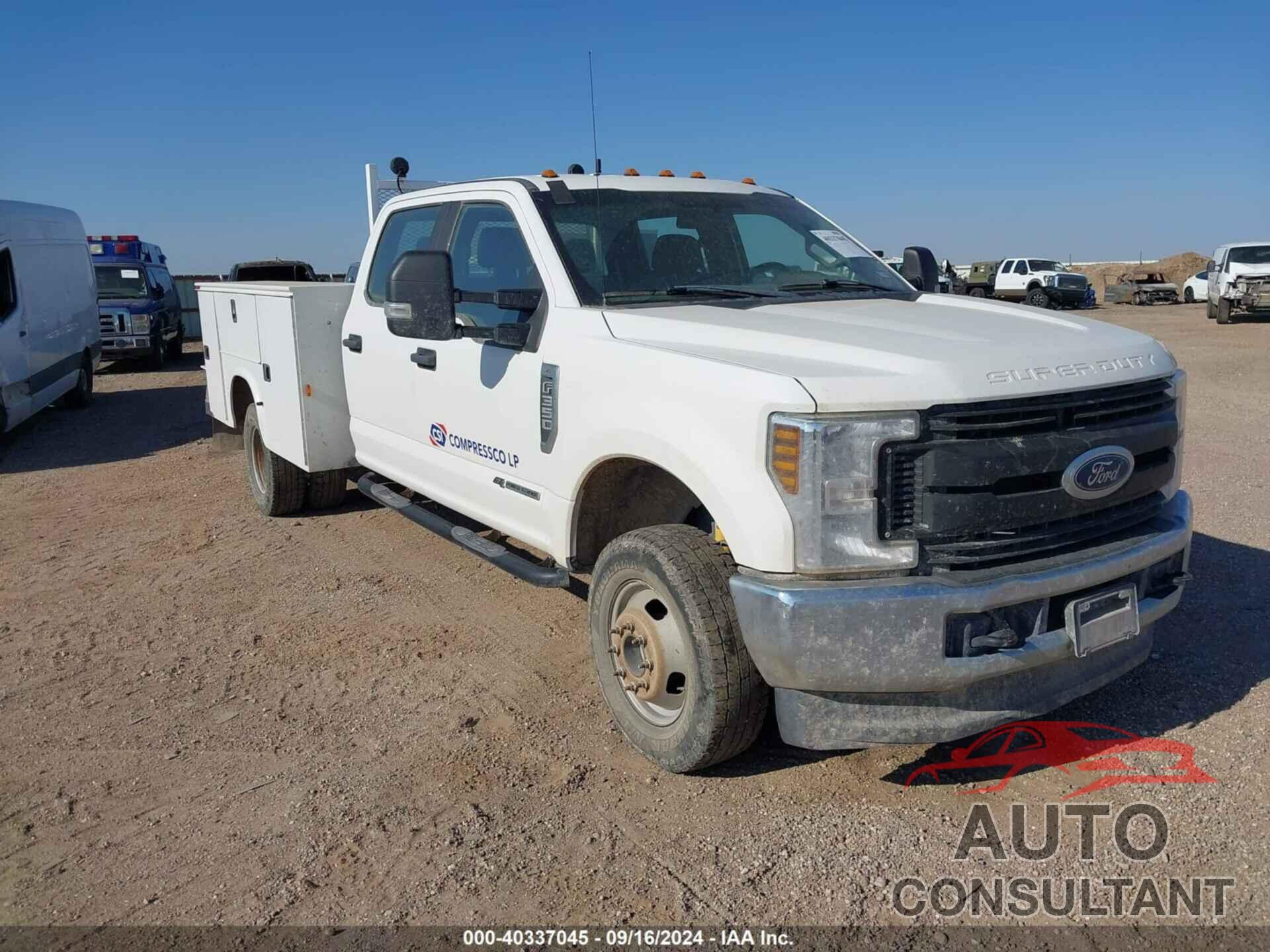 FORD F-350 CHASSIS 2019 - 1FD8W3HT4KEF25193