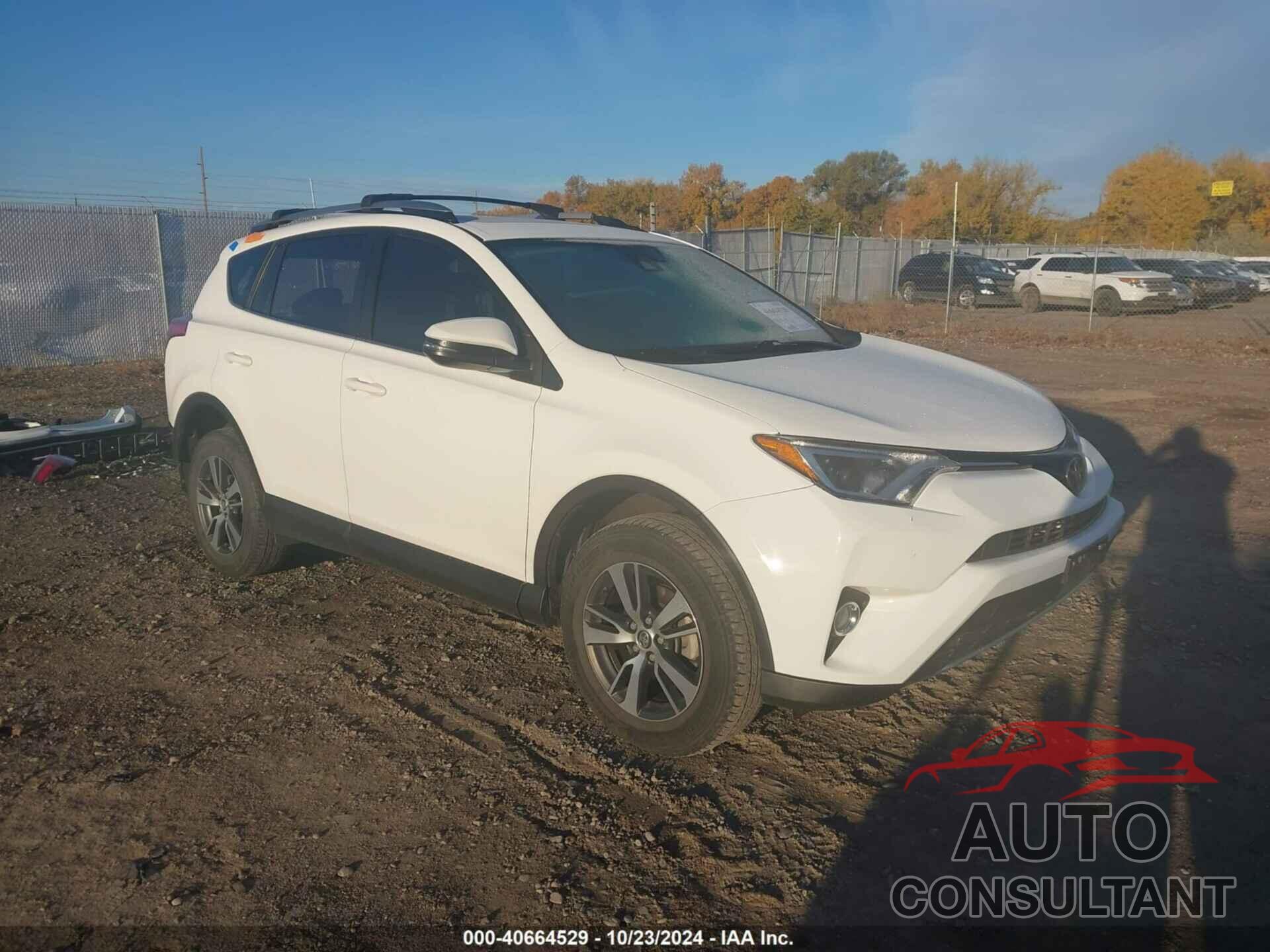 TOYOTA RAV4 2017 - JTMRFREV2HD199300