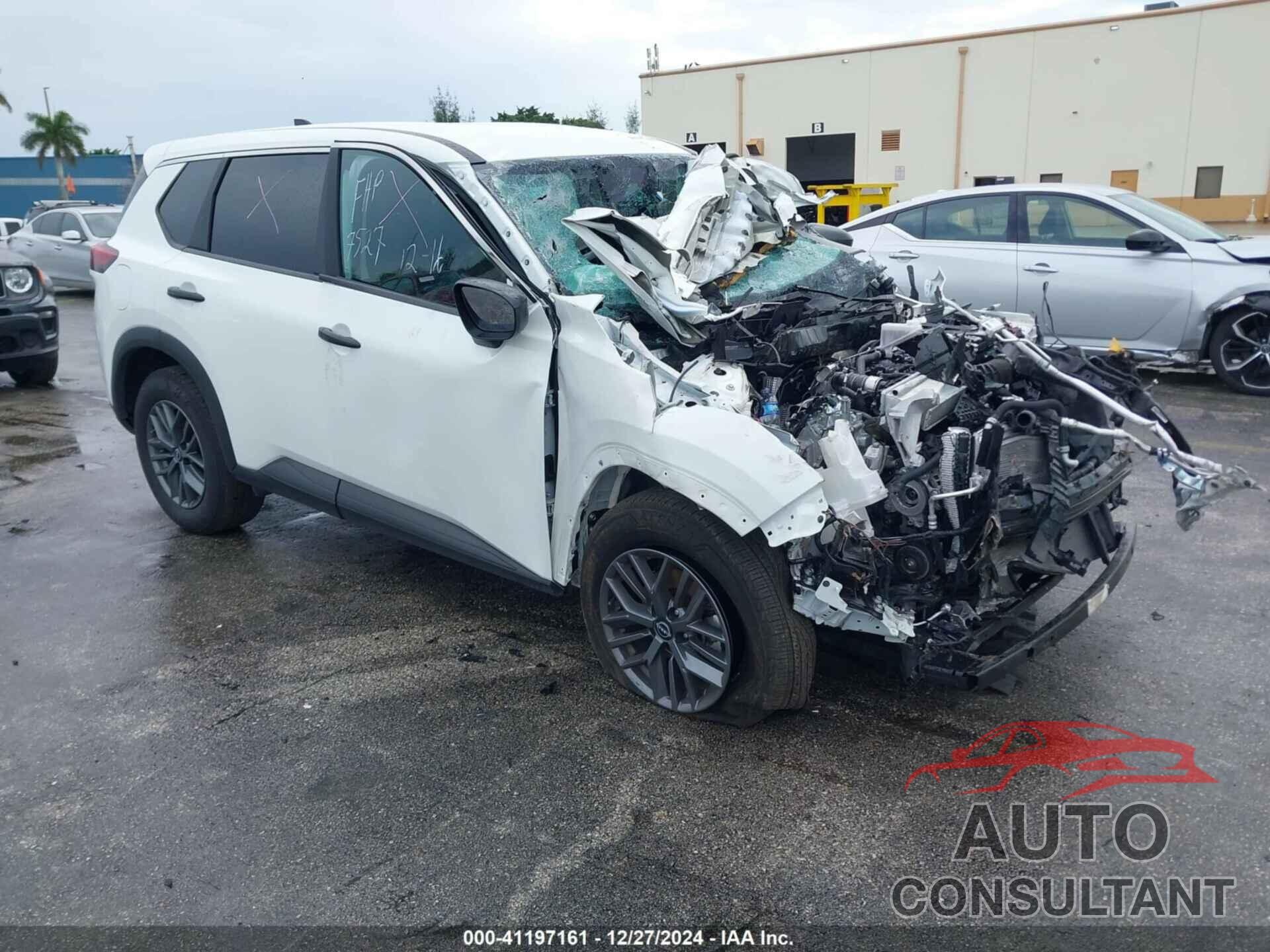 NISSAN ROGUE 2024 - 5N1BT3AA3RC677527