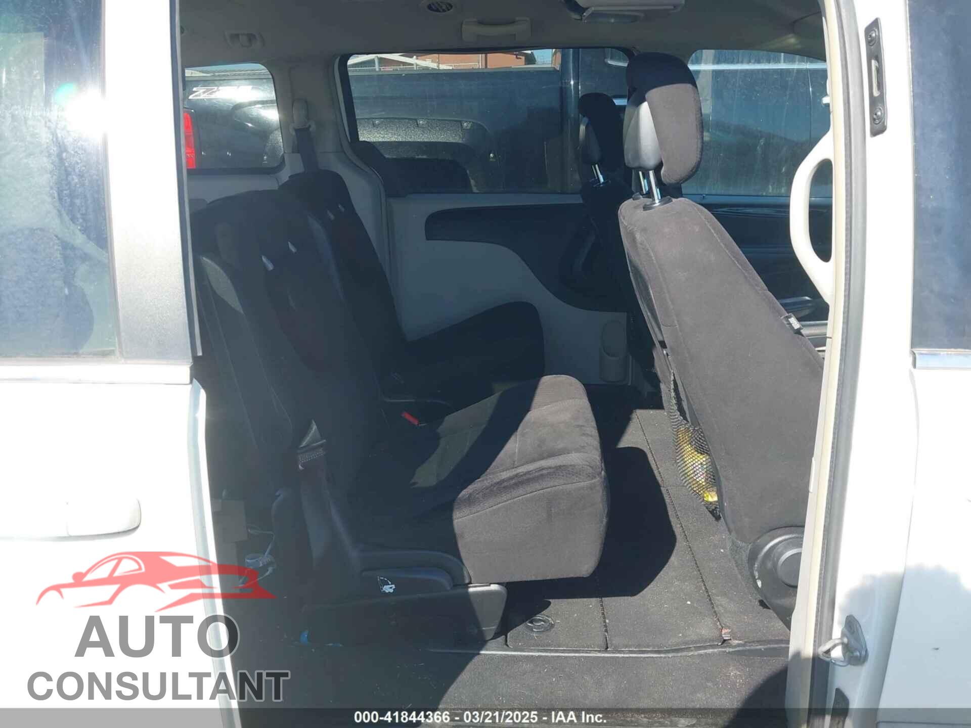DODGE GRAND CARAVAN 2011 - 2D4RN5DG4BR660695