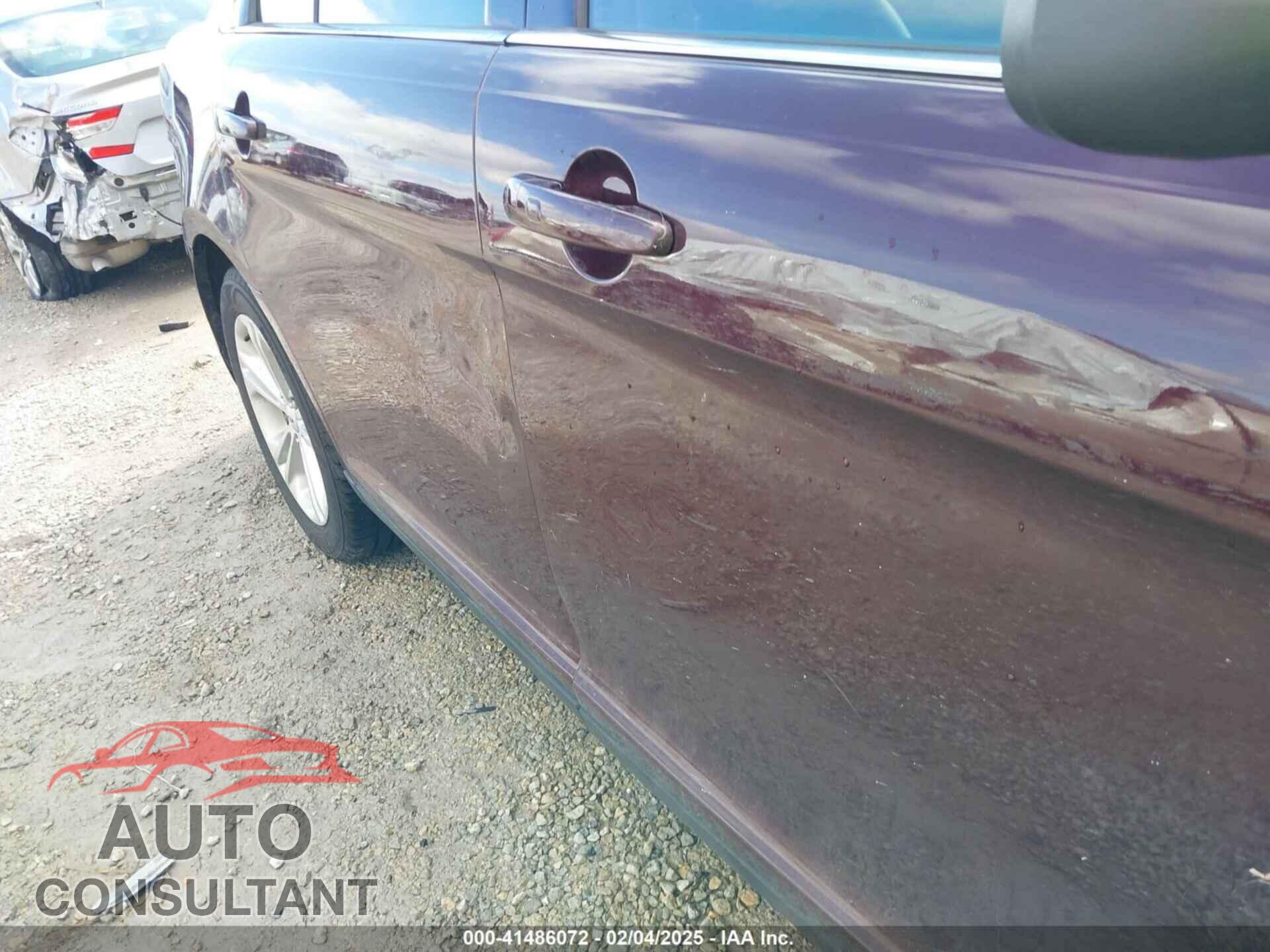 FORD TAURUS 2018 - 1FAHP2E87JG111488