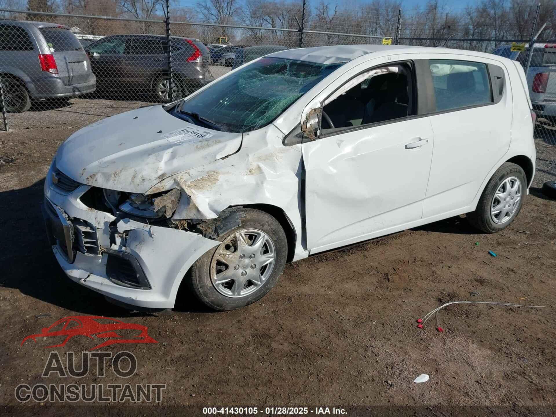 CHEVROLET SONIC 2017 - 1G1JG6SH8H4137237