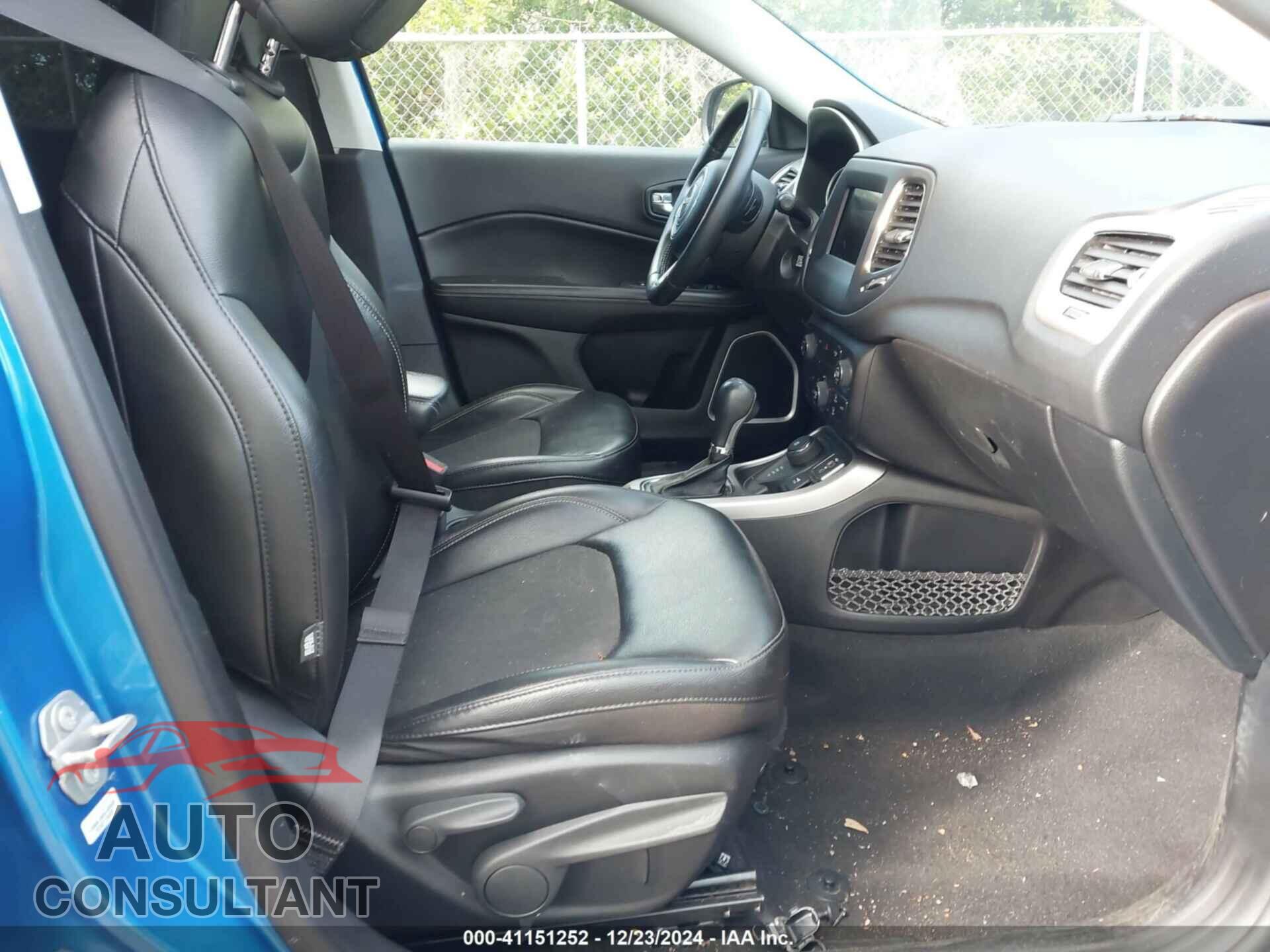 JEEP COMPASS 2020 - 3C4NJDBB7LT241005