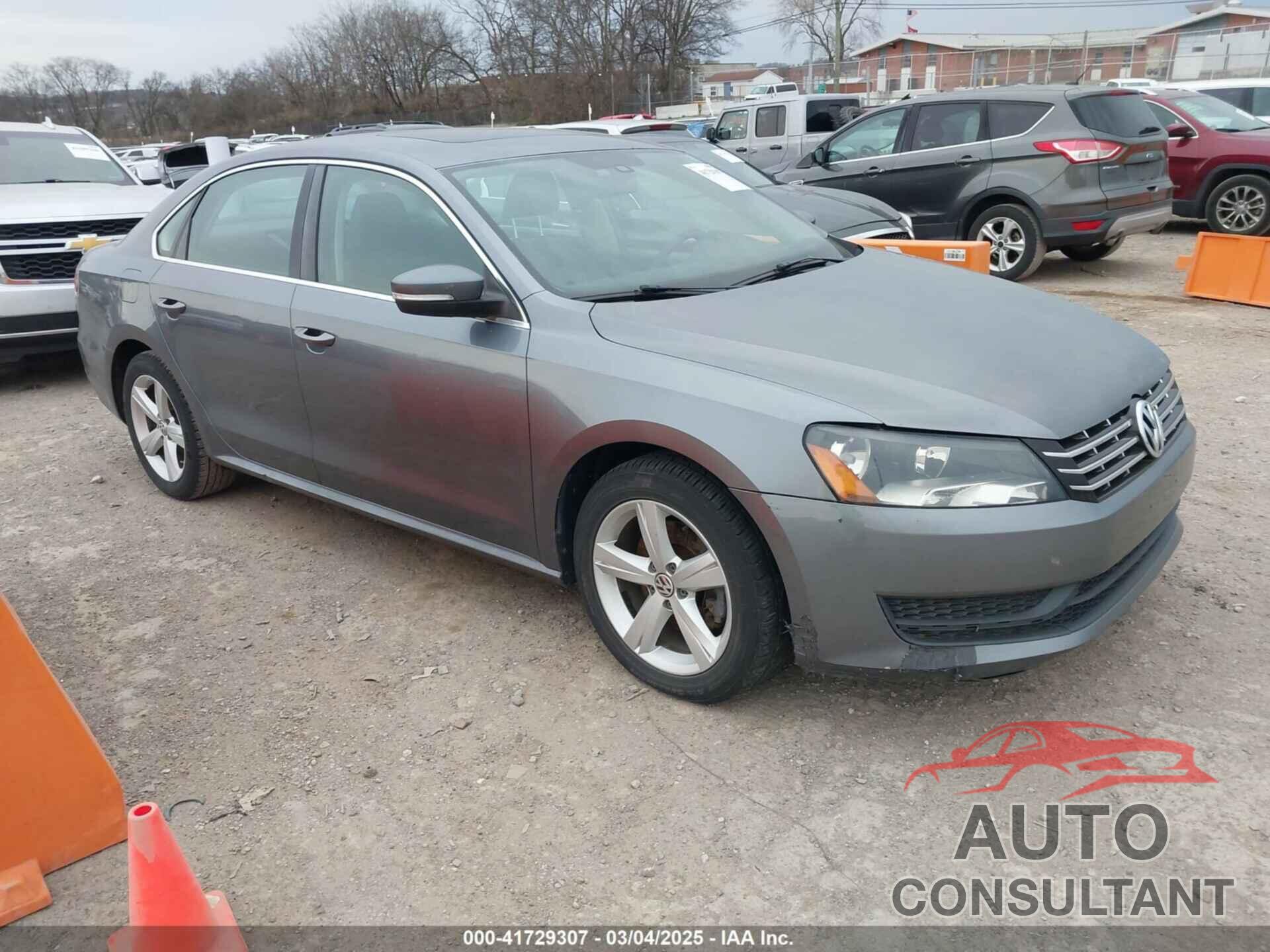 VOLKSWAGEN PASSAT 2013 - 1VWBN7A33DC033345