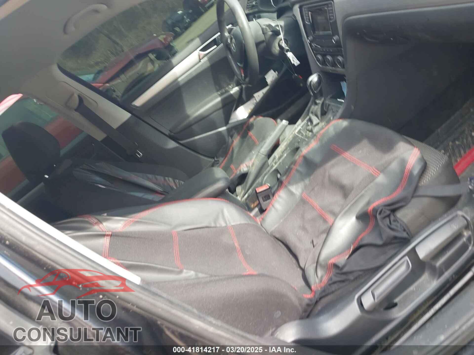 VOLKSWAGEN PASSAT 2017 - 1VWAT7A39HC019215