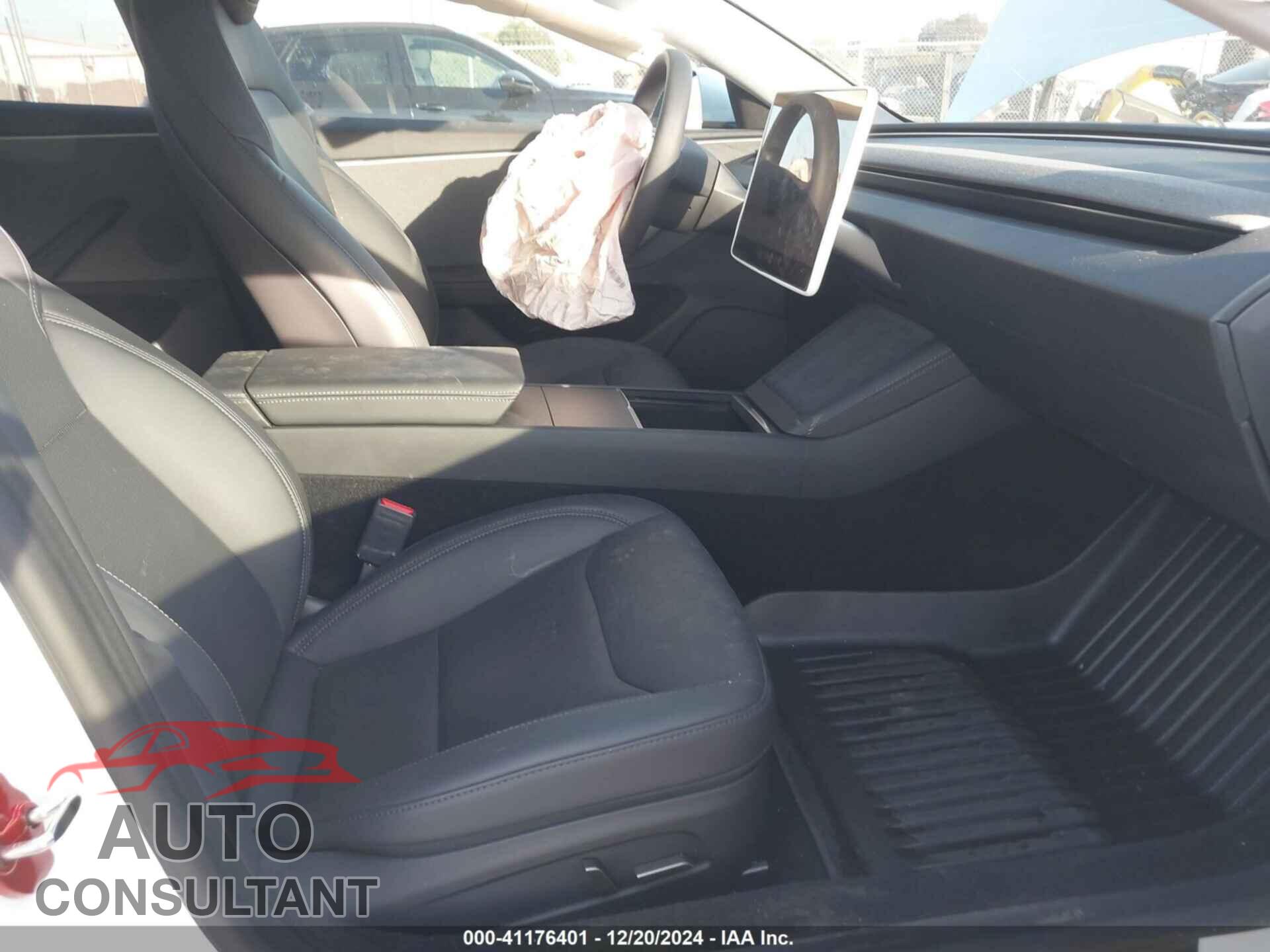TESLA MODEL 3 2024 - 5YJ3E1EA0RF826237