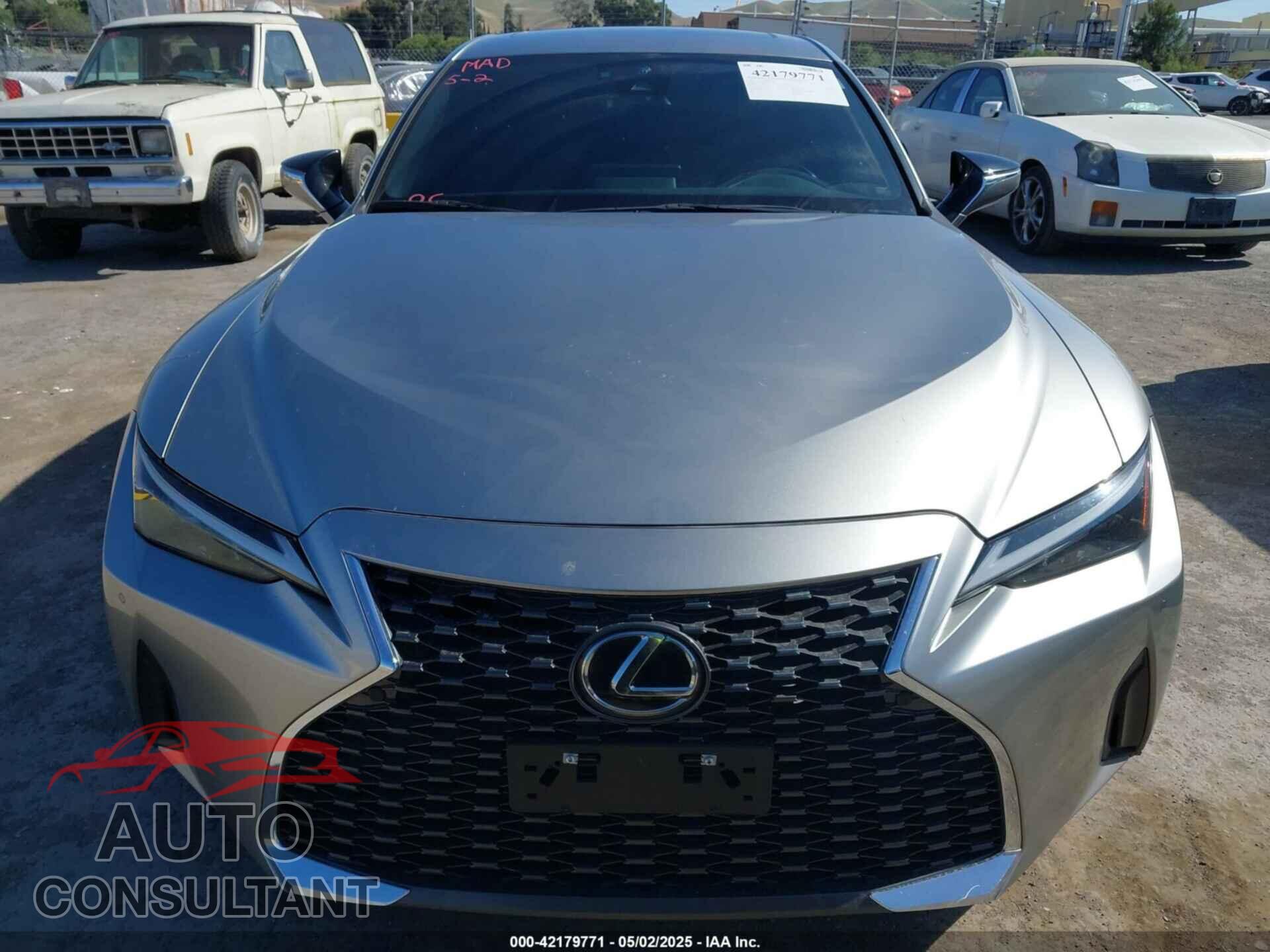 LEXUS IS 300 2021 - JTHCA1D24M5115848
