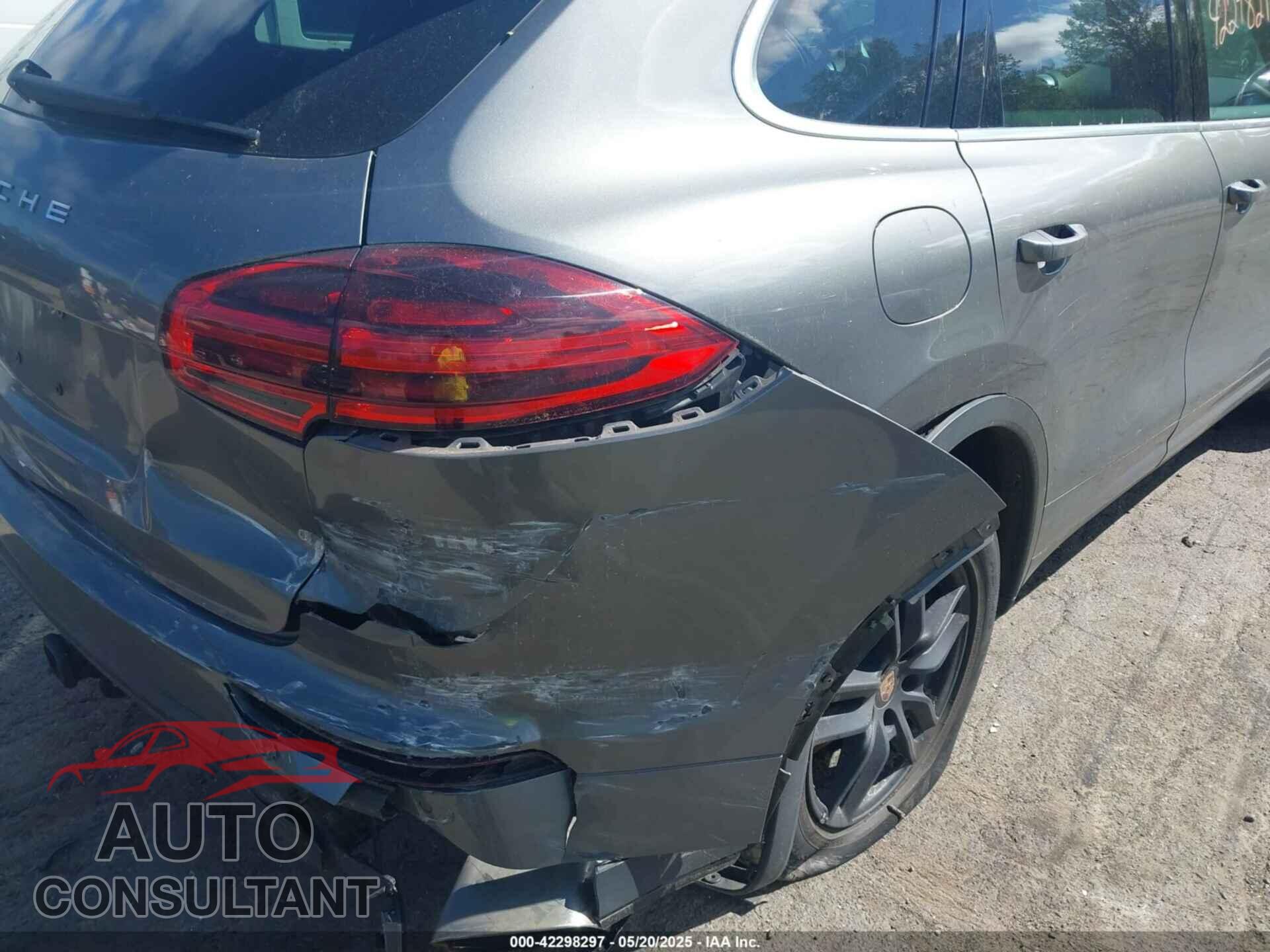 PORSCHE CAYENNE 2016 - WP1AA2A24GLA10857