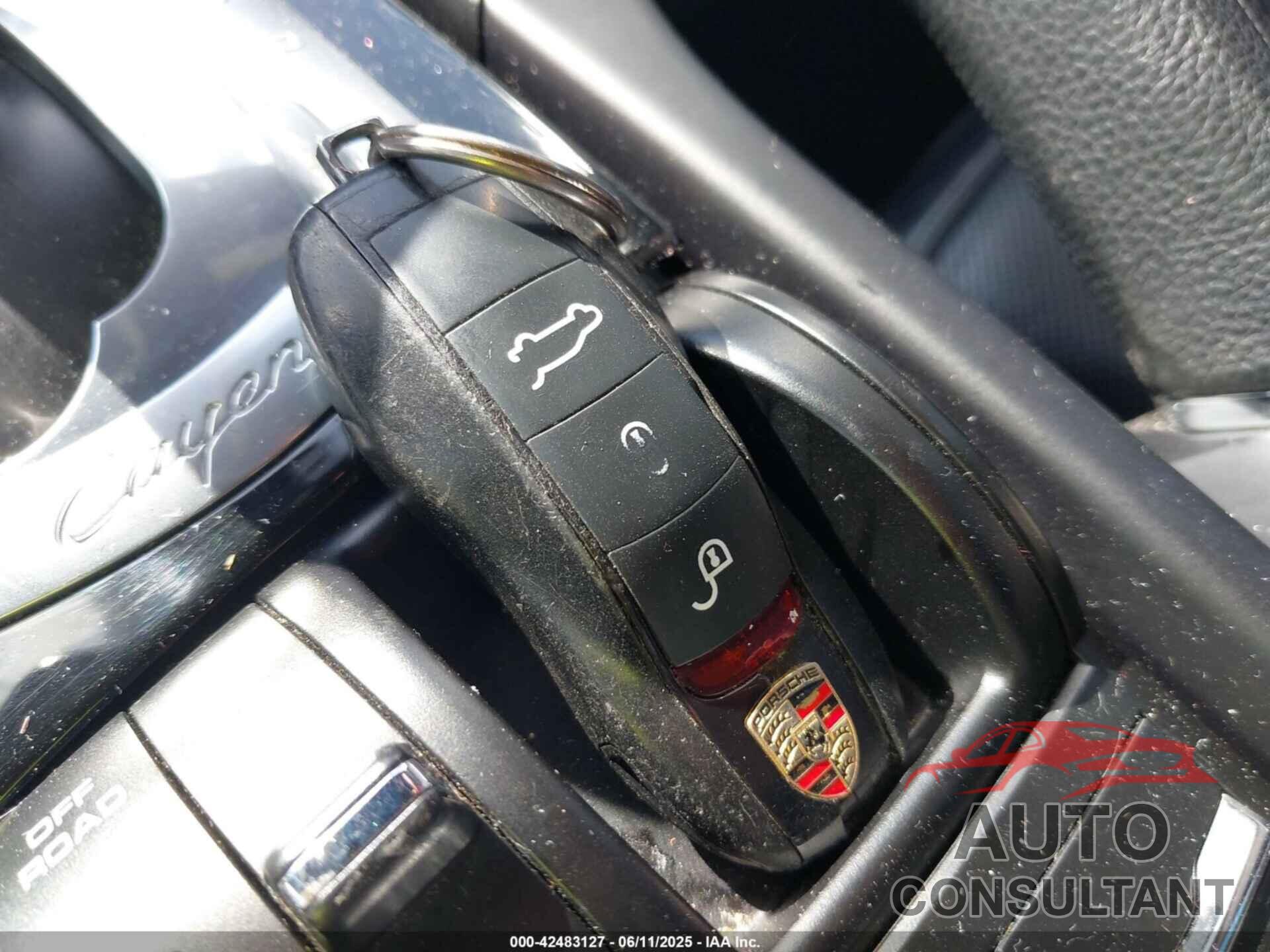 PORSCHE CAYENNE 2017 - WP1AA2A21HKA83921