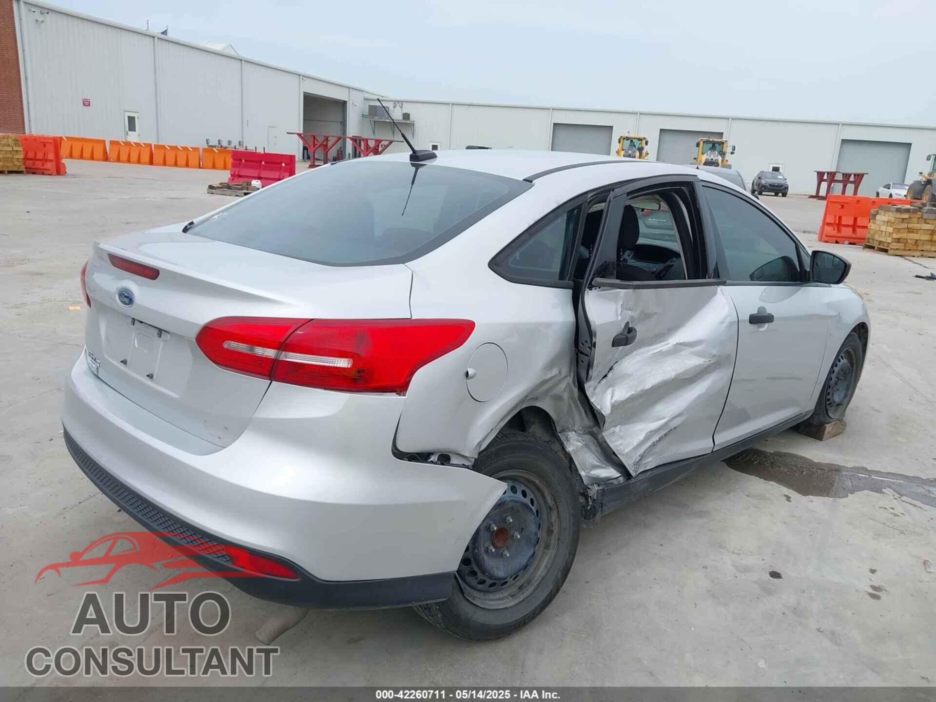 FORD FOCUS 2017 - 1FADP3E28HL210368