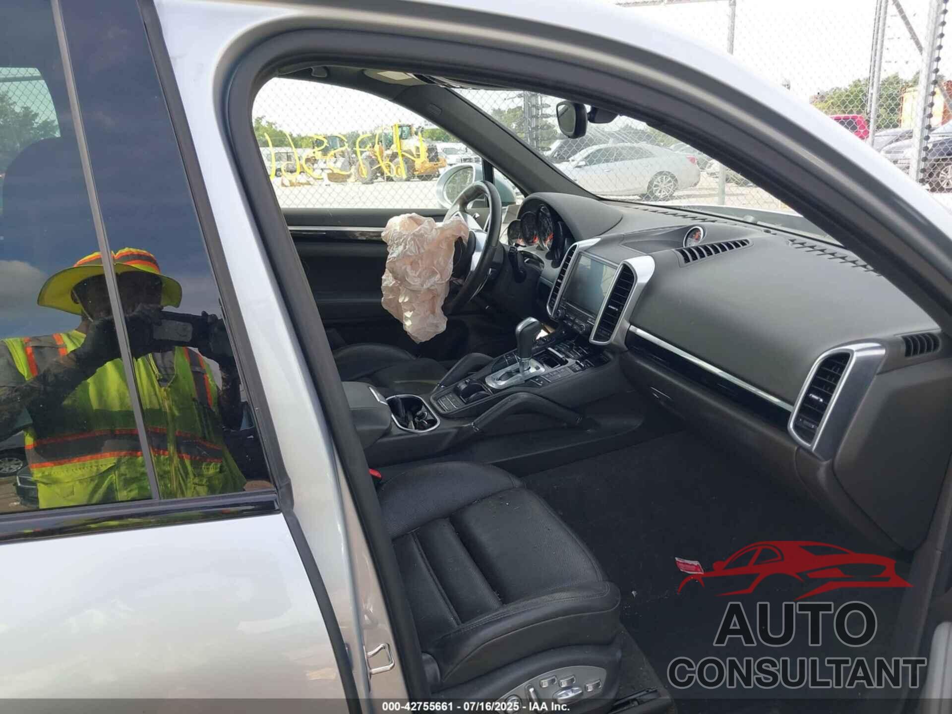 PORSCHE CAYENNE 2017 - WP1AA2A2XHKA84758