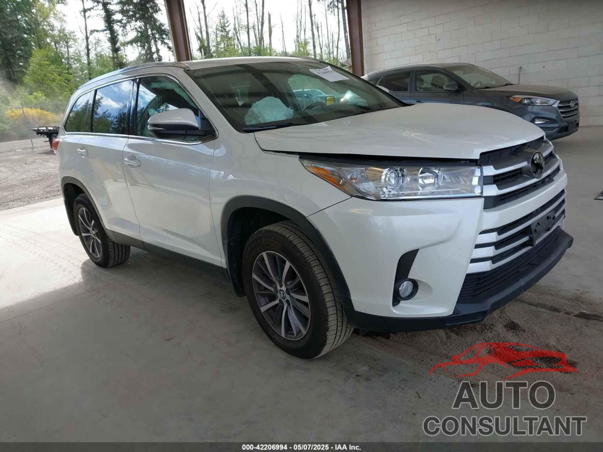 TOYOTA HIGHLANDER 2019 - 5TDJZRFH2KS588298