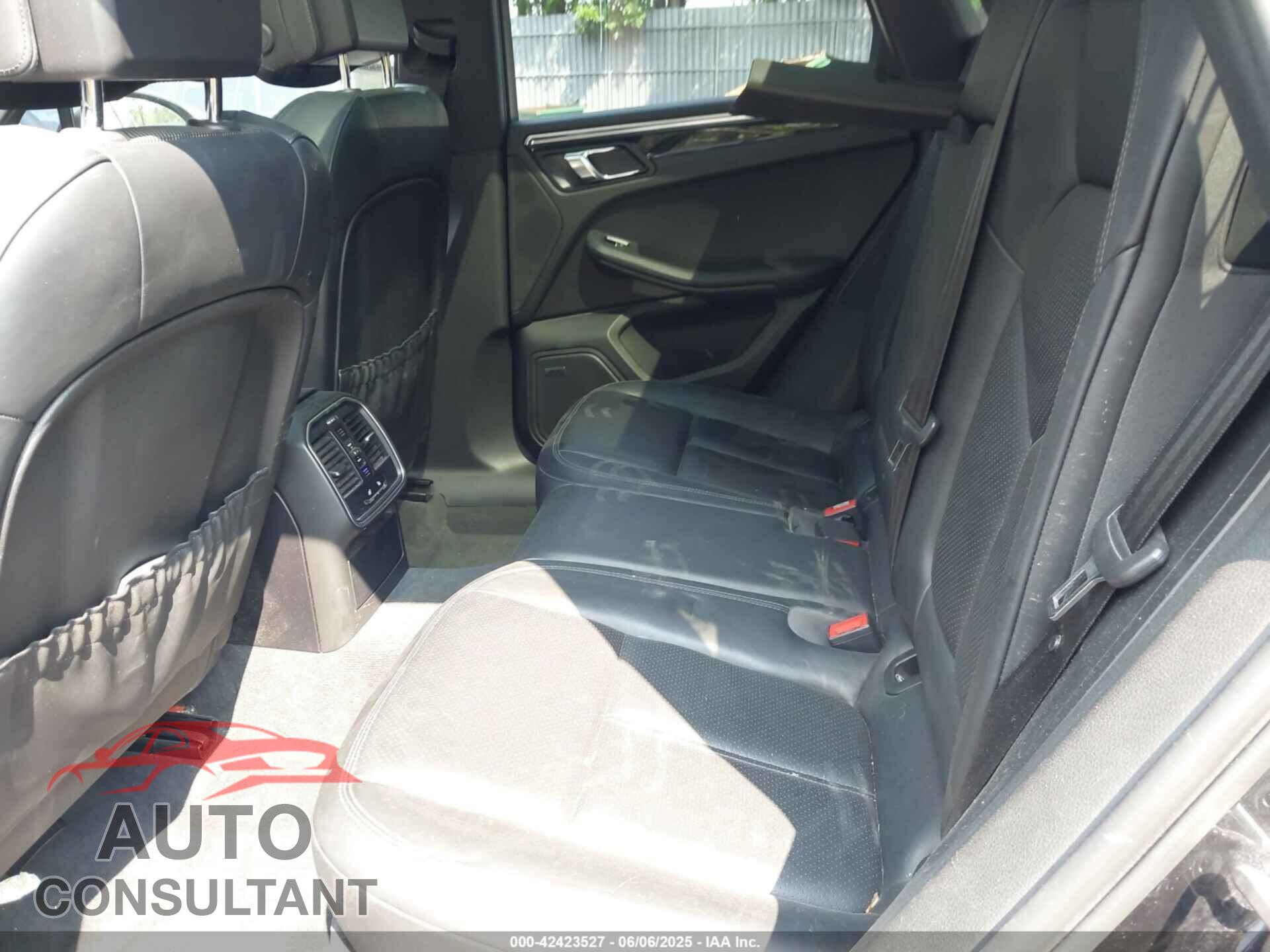 PORSCHE MACAN 2015 - WP1AB2A5XFLB63720