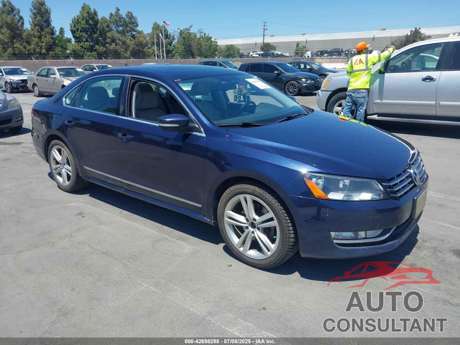 VOLKSWAGEN PASSAT 2013 - 1VWCN7A32DC008649