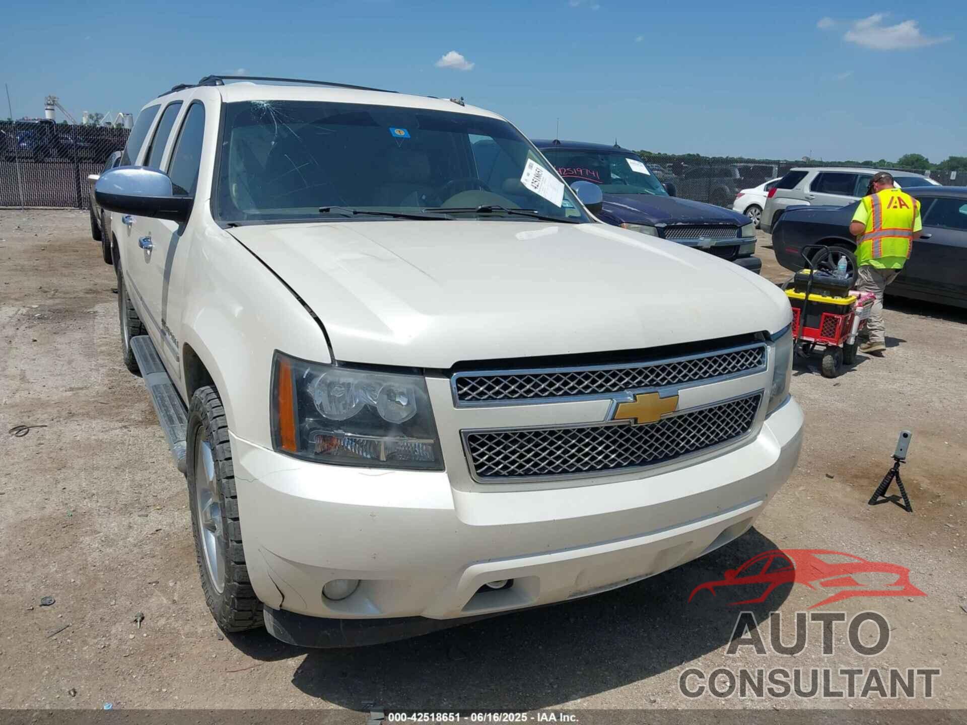 CHEVROLET SUBURBAN 1500 2013 - 1GNSKKE71DR137185