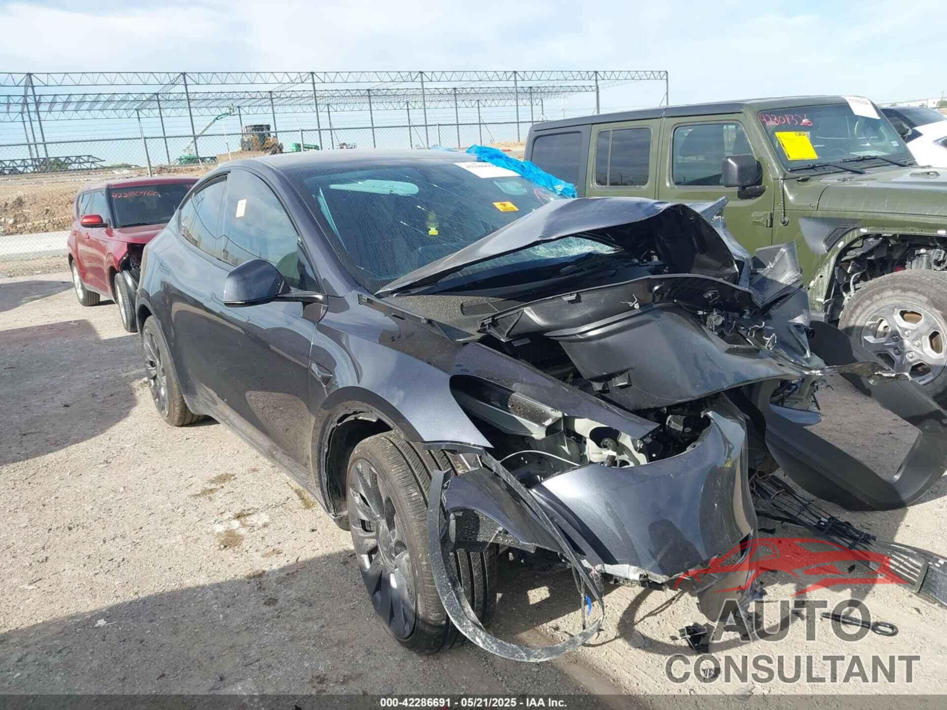 TESLA MODEL Y 2025 - 7SAYGDEF2SA366176