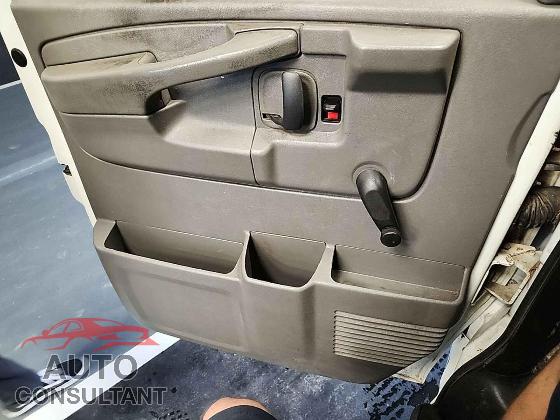 CHEVROLET EXPRESS G1500 2013 - 1GCSGAFX7D1172007